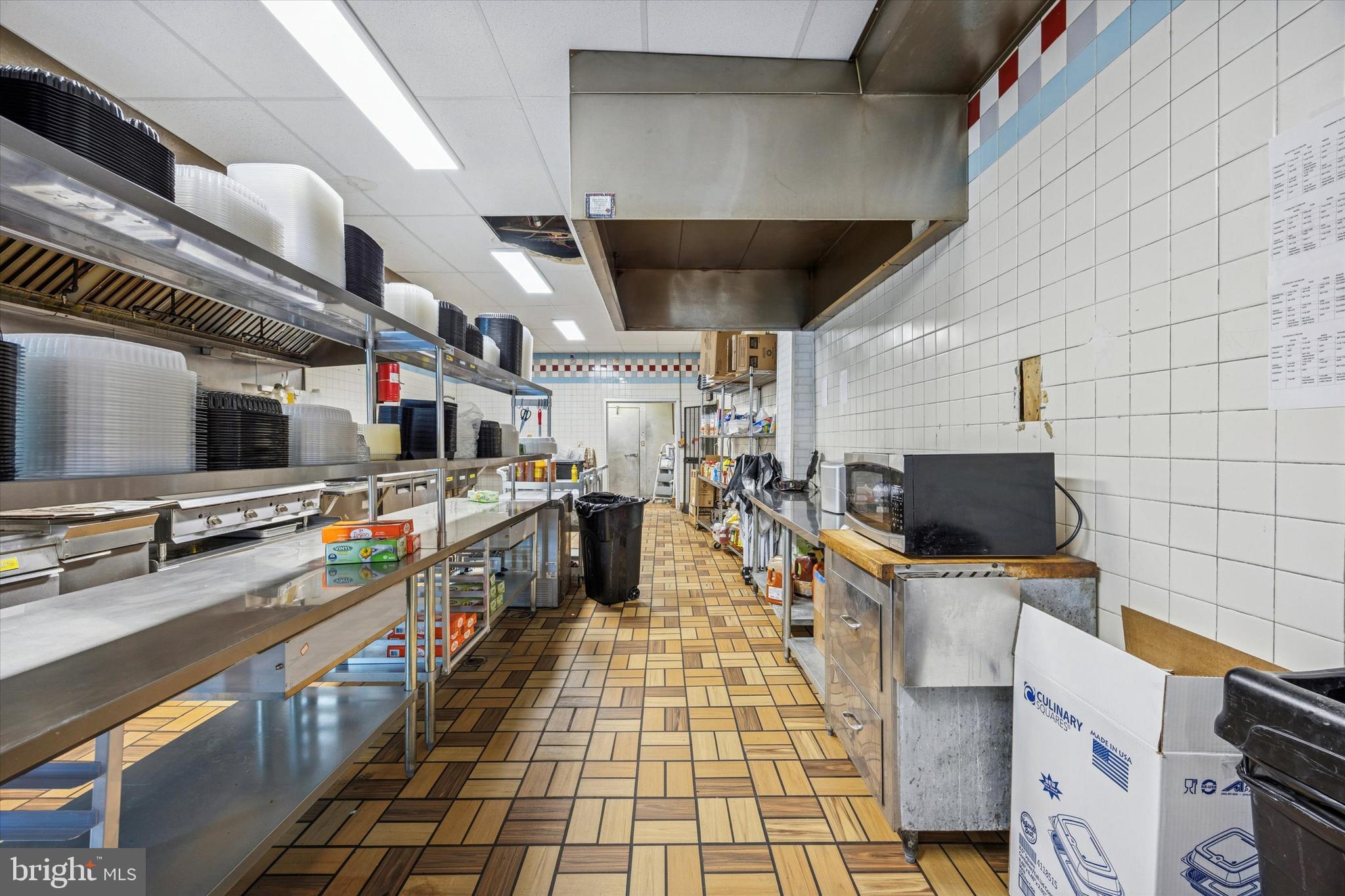 PORT RICHMOND - Commercial Sale