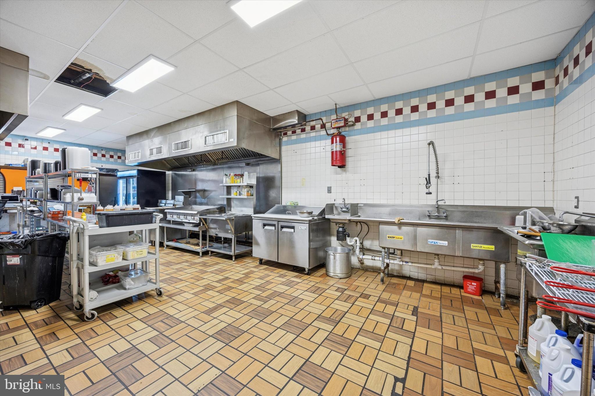 PORT RICHMOND - Commercial Sale