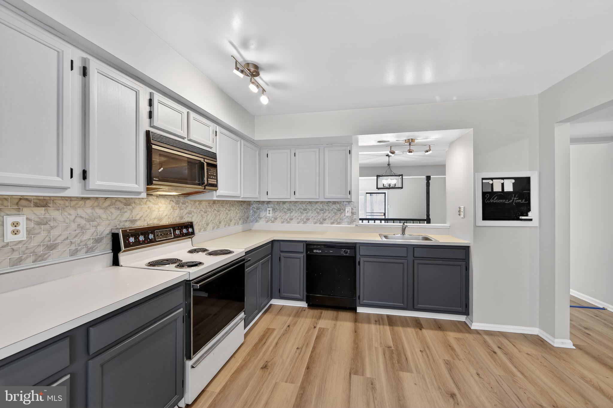 764 SHROPSHIRE DRIVE 11