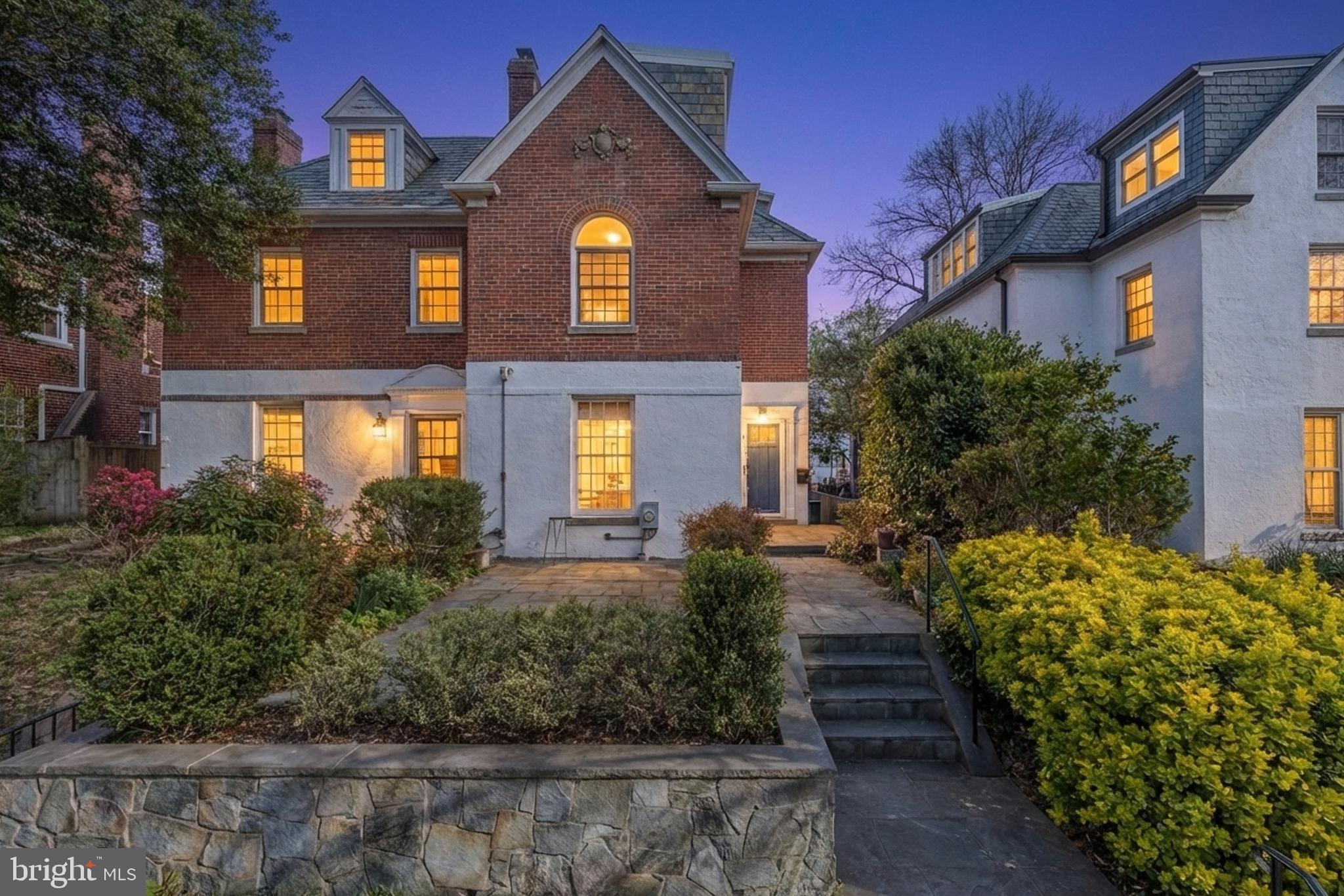 2927 CATHEDRAL AVENUE NW