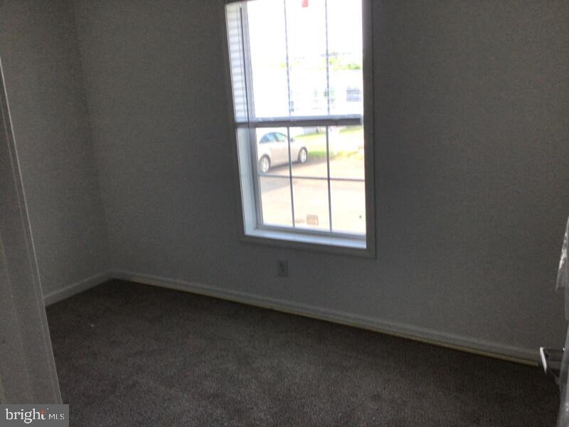 BREEZY ACRES - Residential