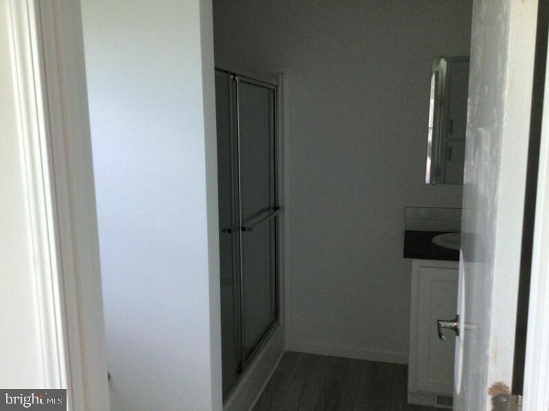 BREEZY ACRES - Residential