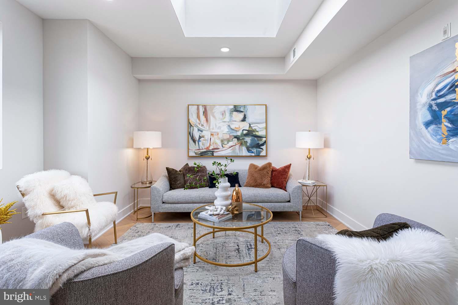 1516 EAST CAPITOL STREET NE T