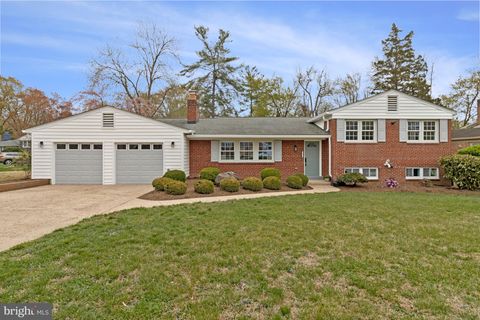 Homes For Sale - 1915 Shannon Court<br/> ALEXANDRIA, VA 22306