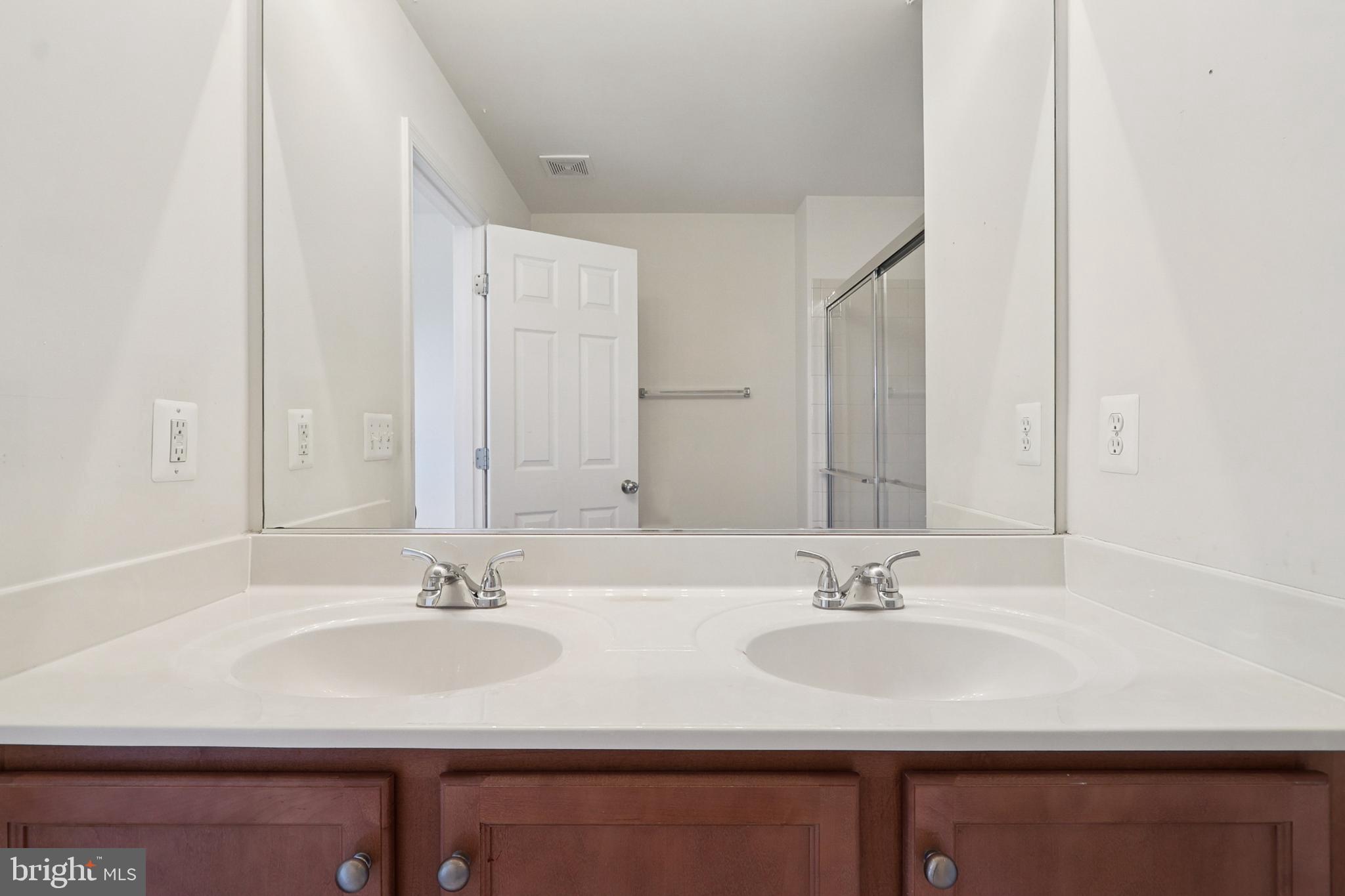 POWELLS RUN VILLAGE COND - Residential