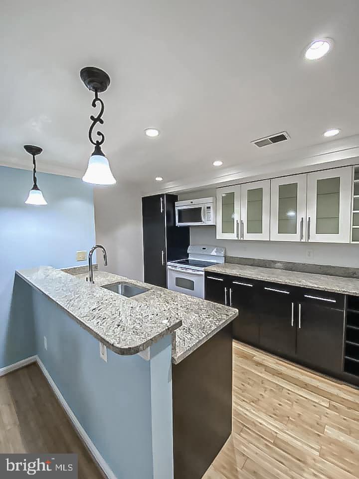 PEMBROOK VILLAGE - Residential Lease