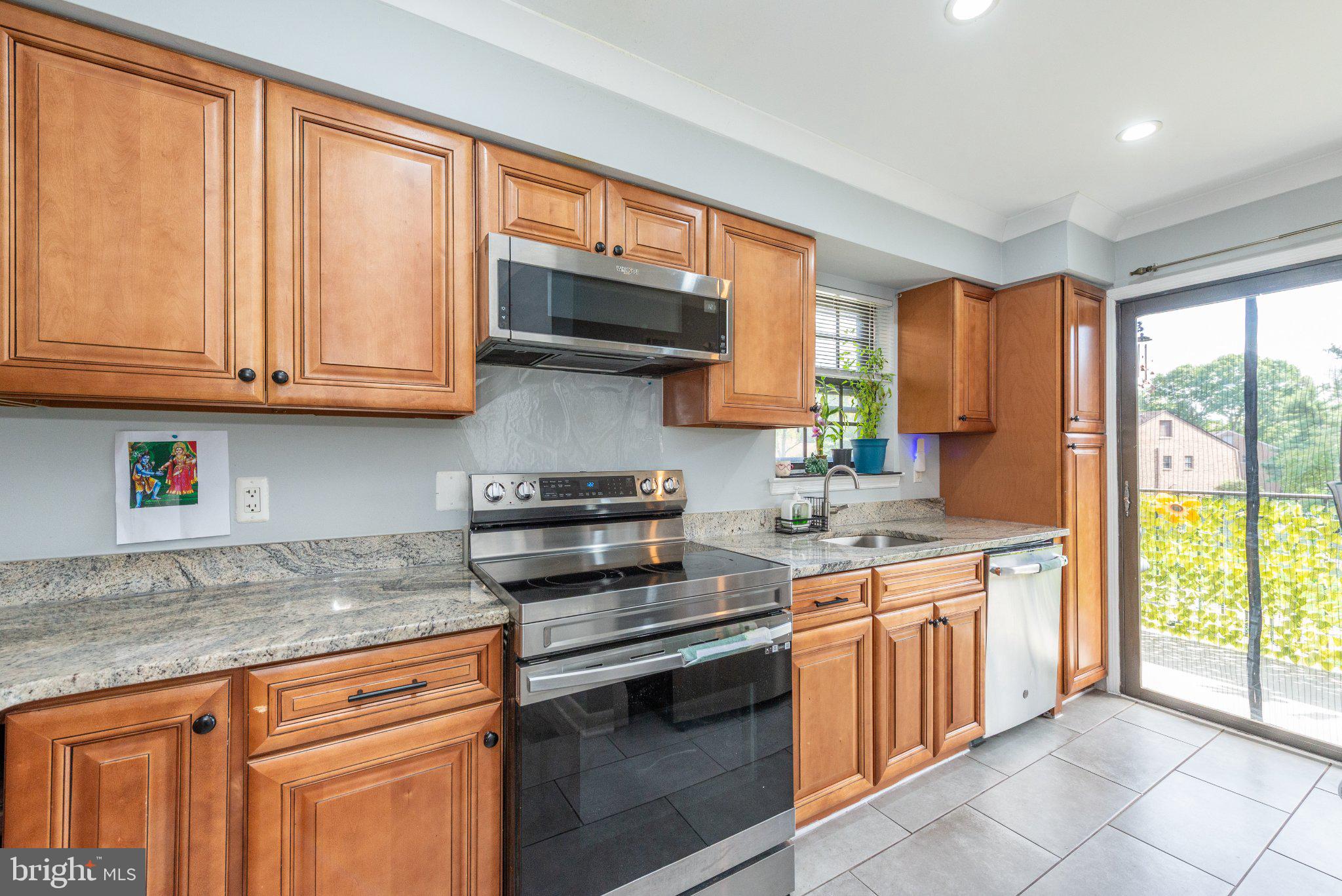 323 GILL LANE 12R