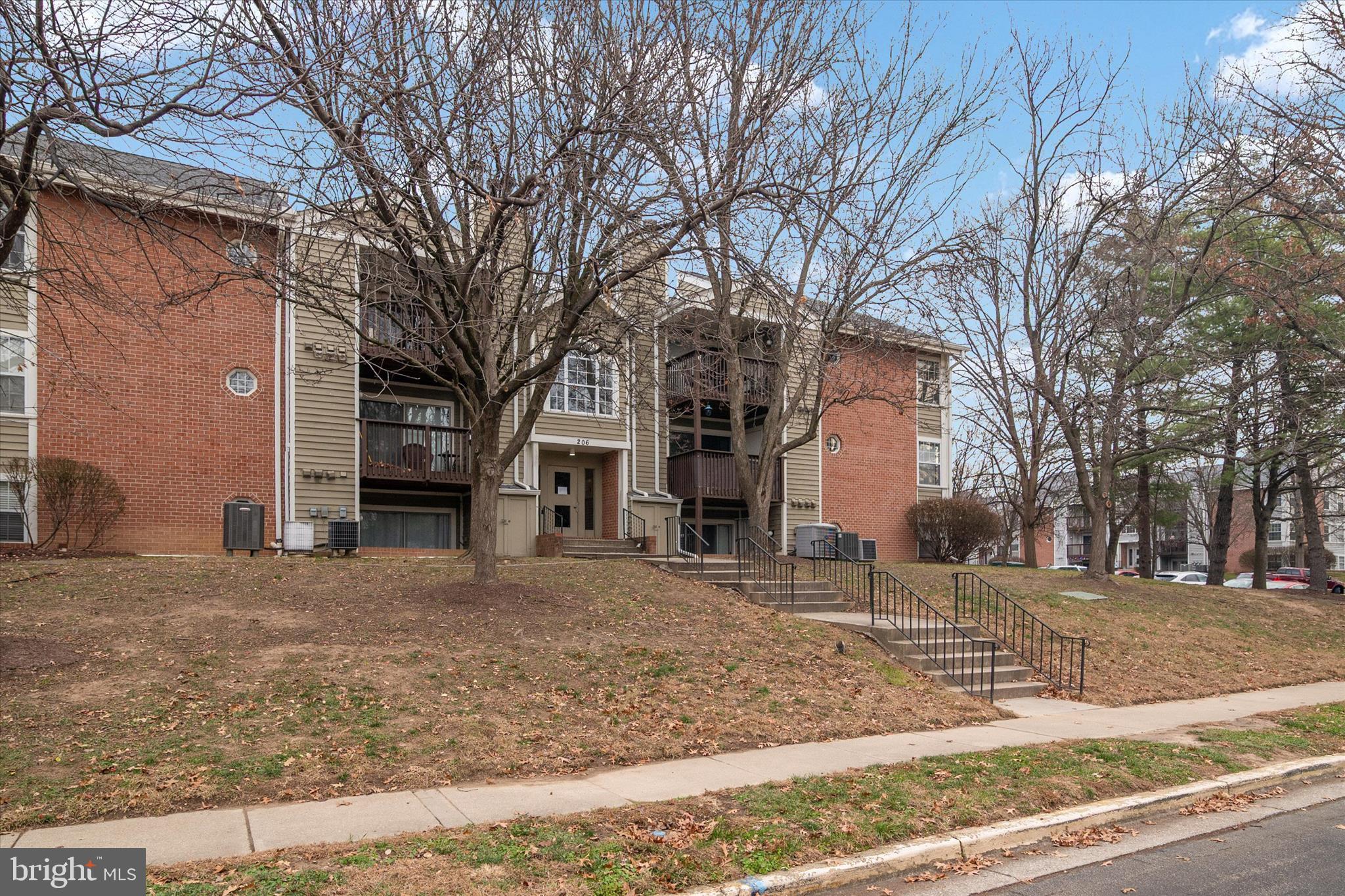 CROMWELL FOUNTAIN - Residential