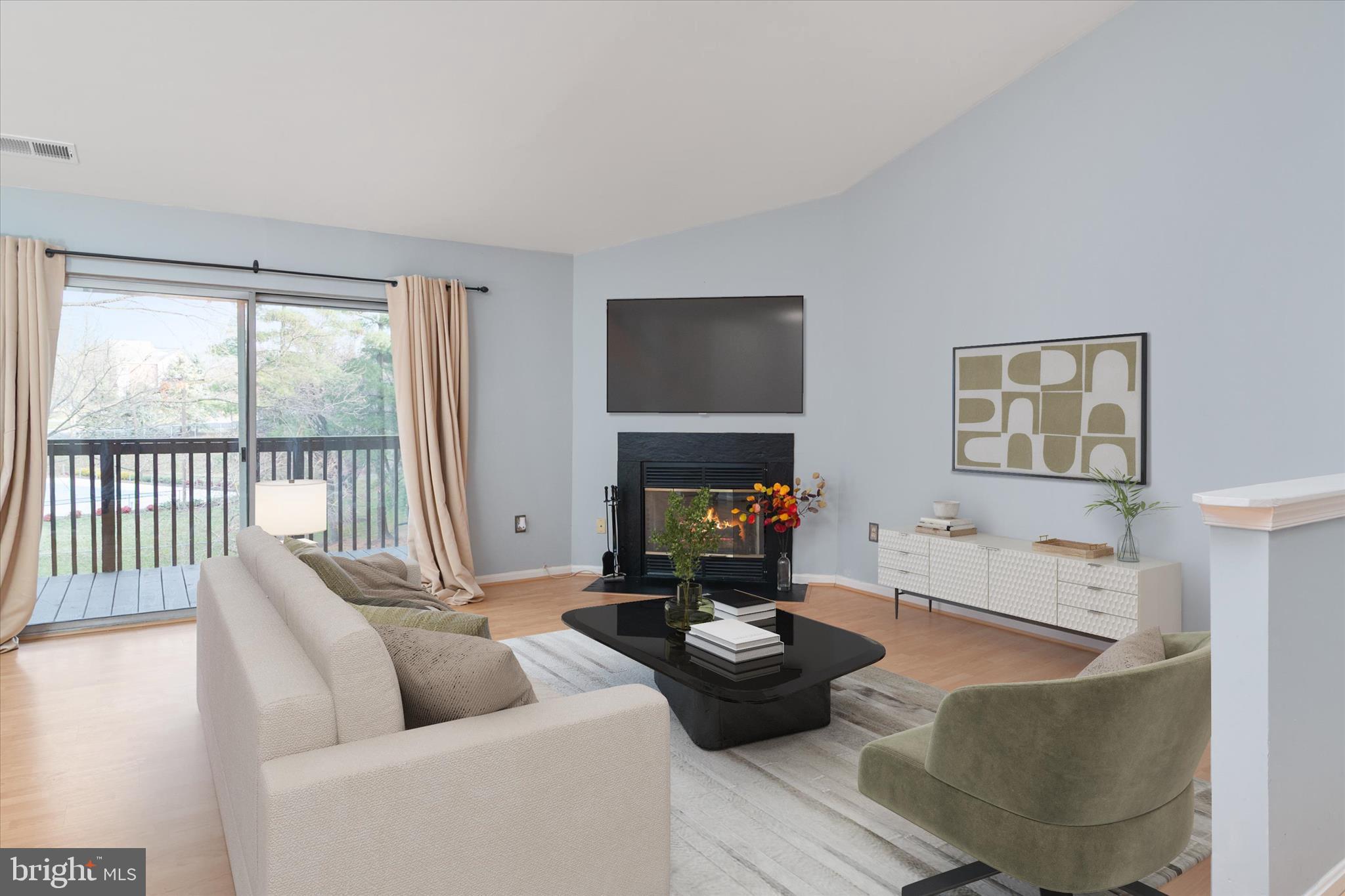 CROMWELL FOUNTAIN - Residential