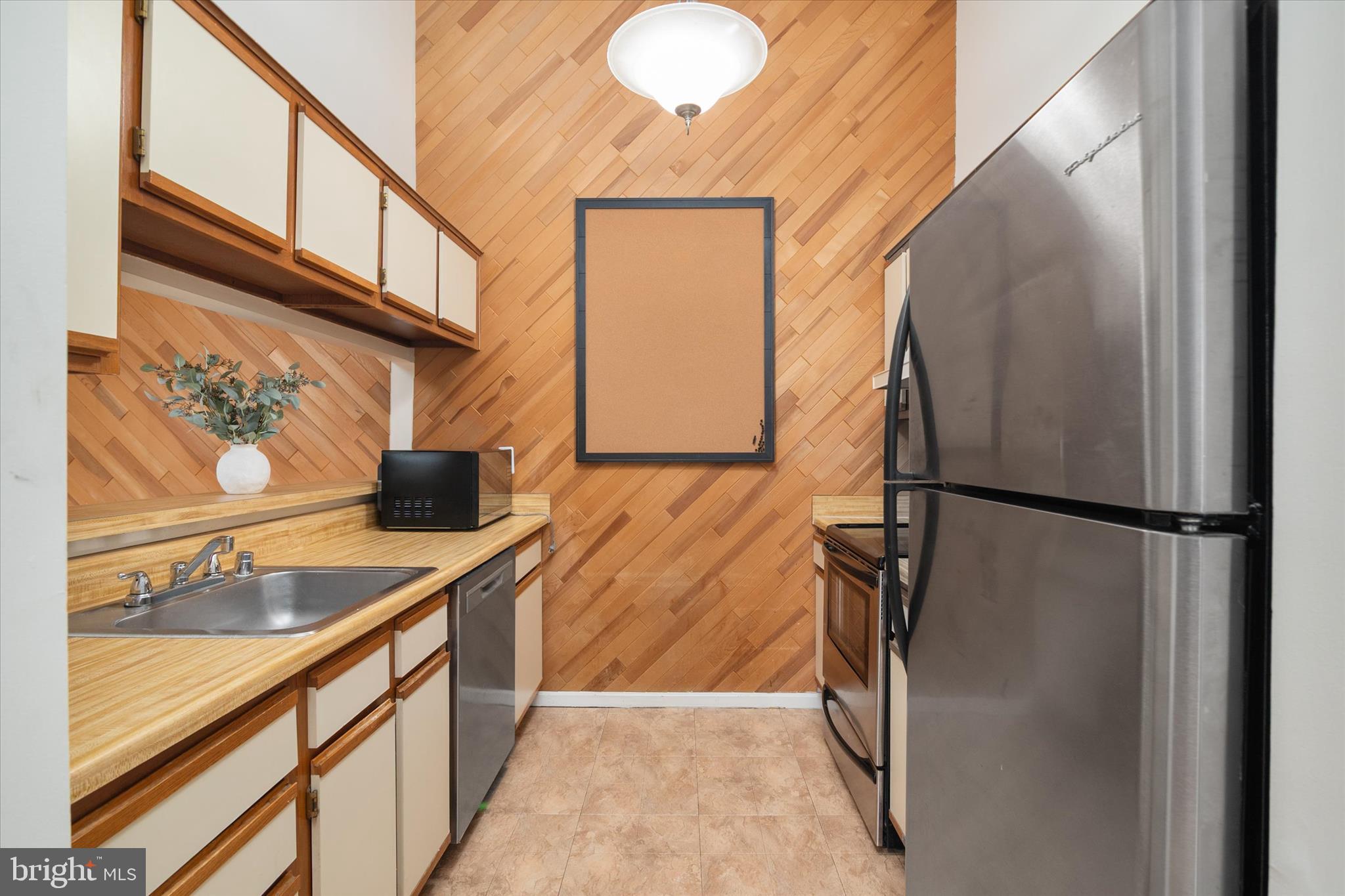 CROMWELL FOUNTAIN - Residential