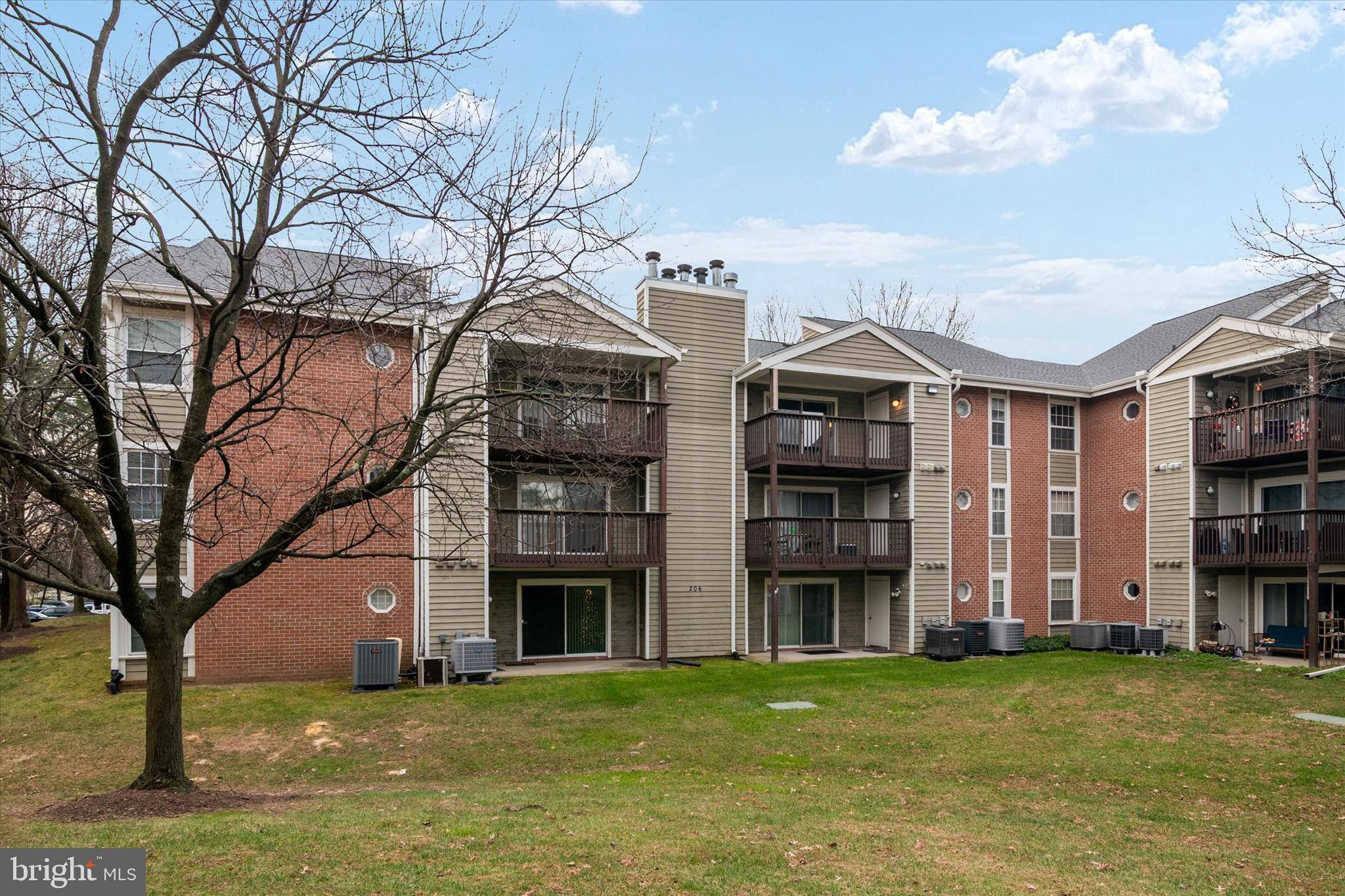 CROMWELL FOUNTAIN - Residential