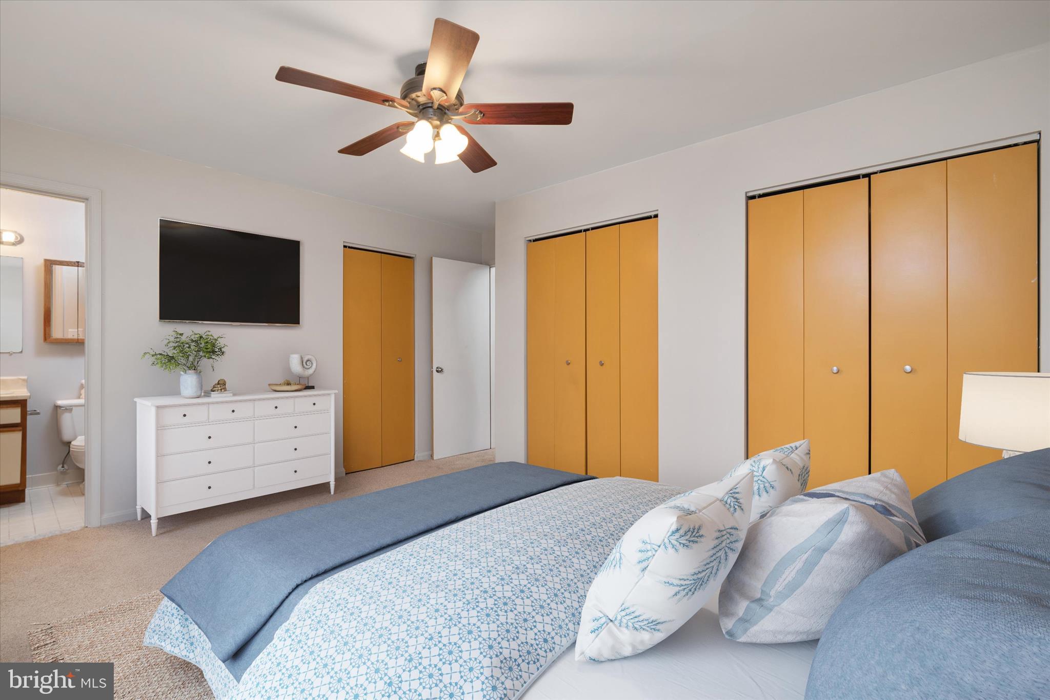 CROMWELL FOUNTAIN - Residential