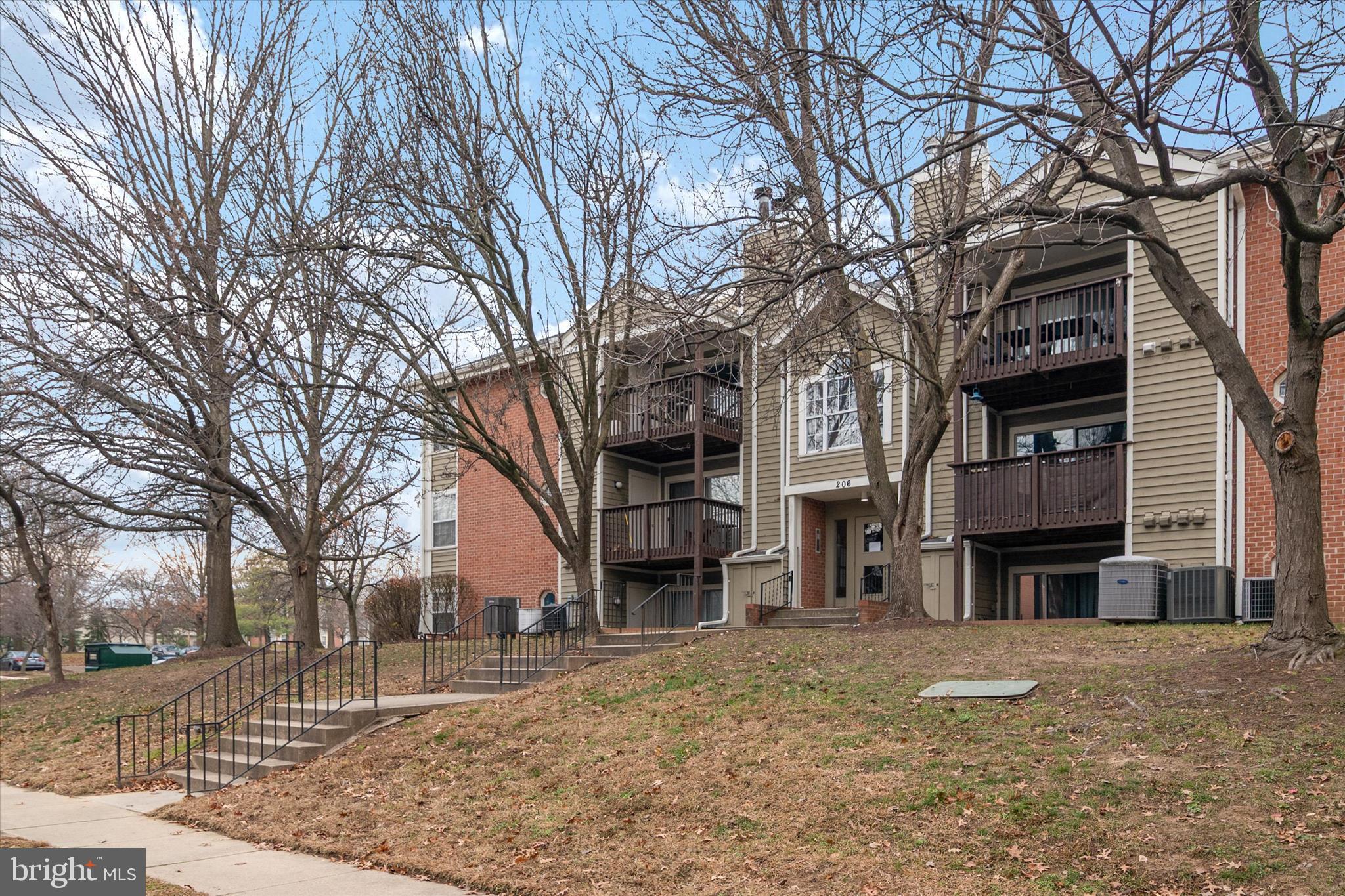 CROMWELL FOUNTAIN - Residential