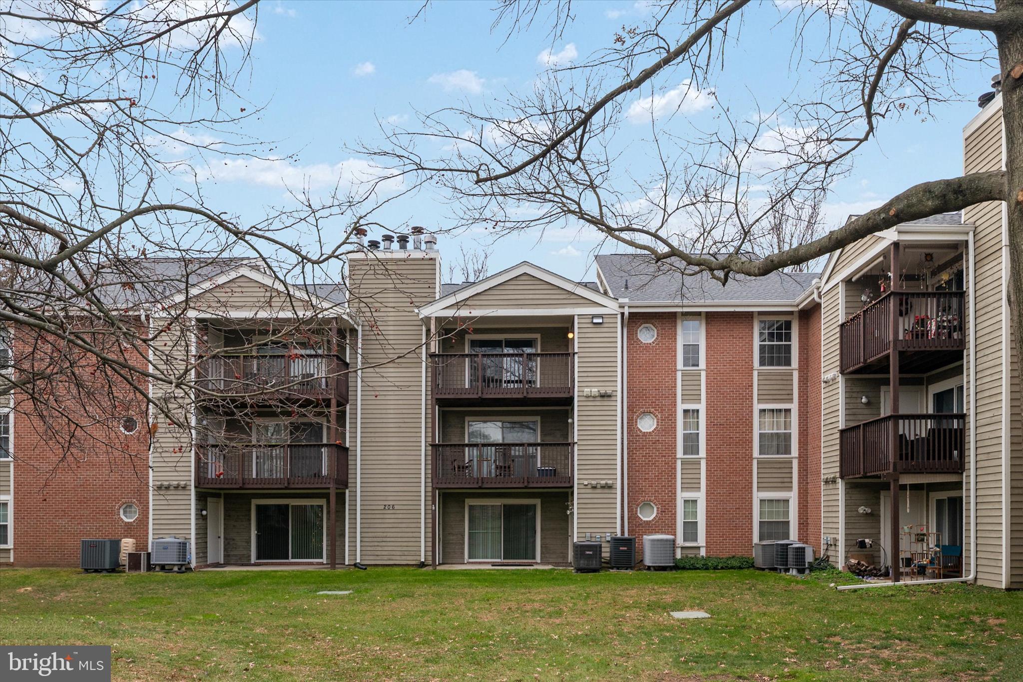 CROMWELL FOUNTAIN - Residential