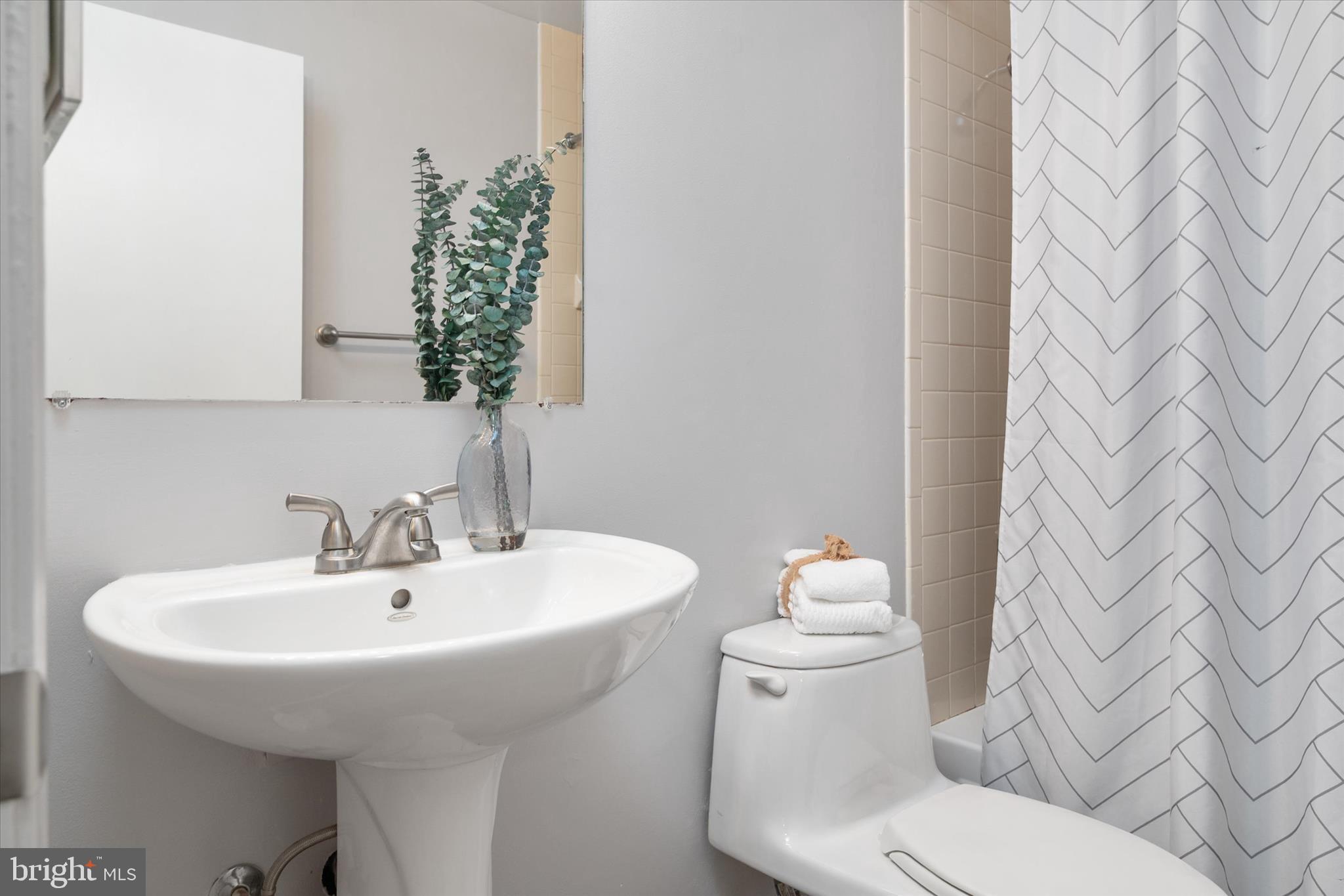 CROMWELL FOUNTAIN - Residential