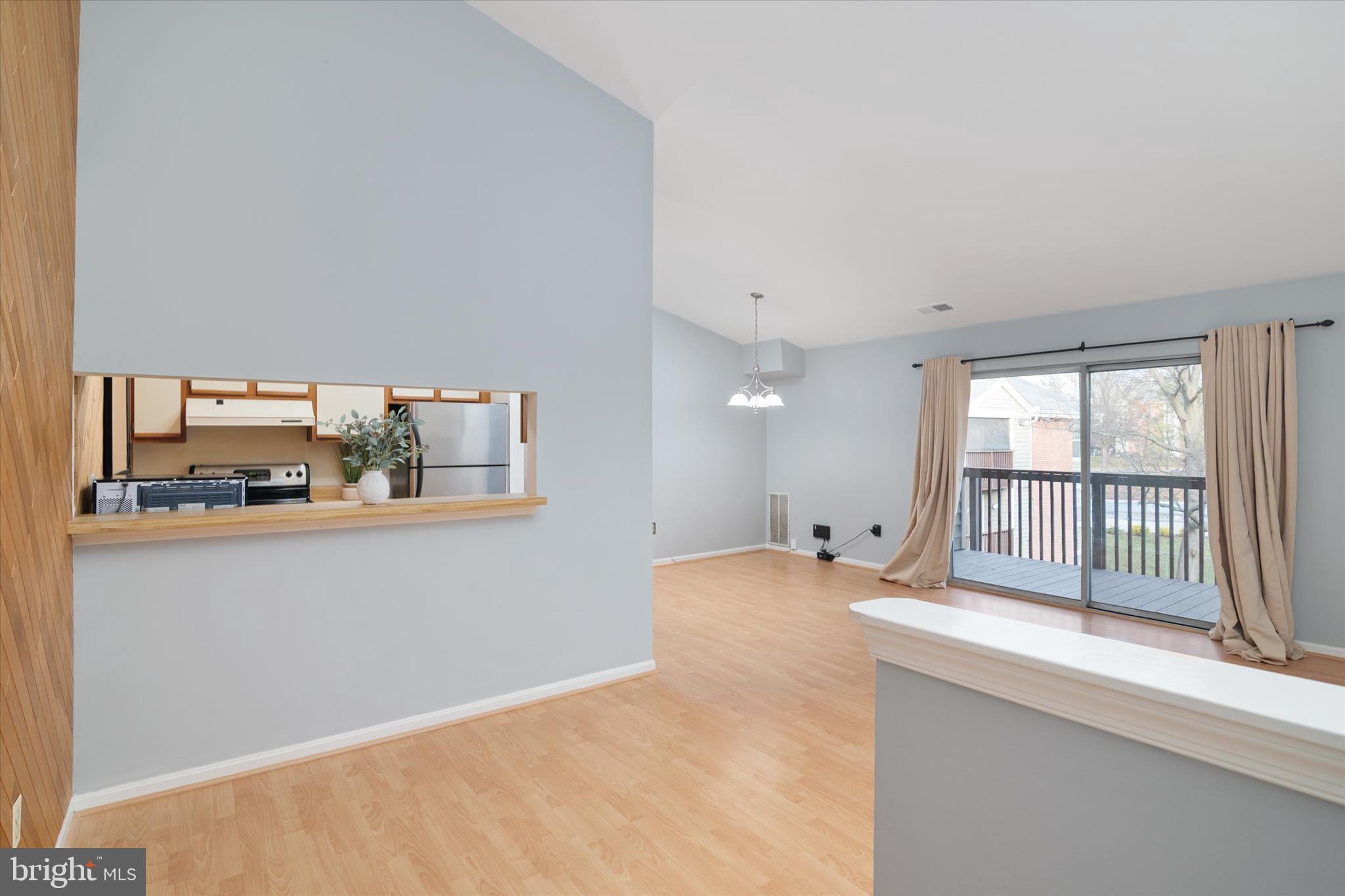 CROMWELL FOUNTAIN - Residential