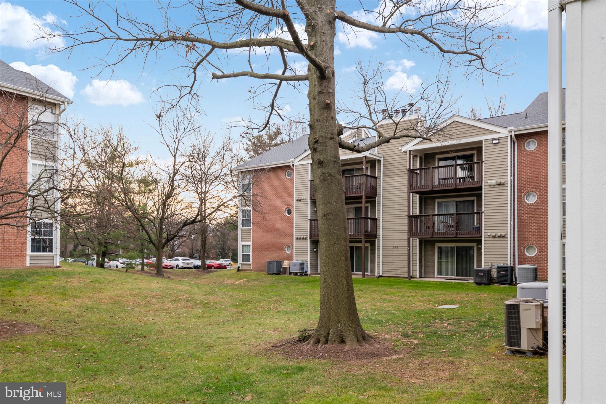 CROMWELL FOUNTAIN - Residential