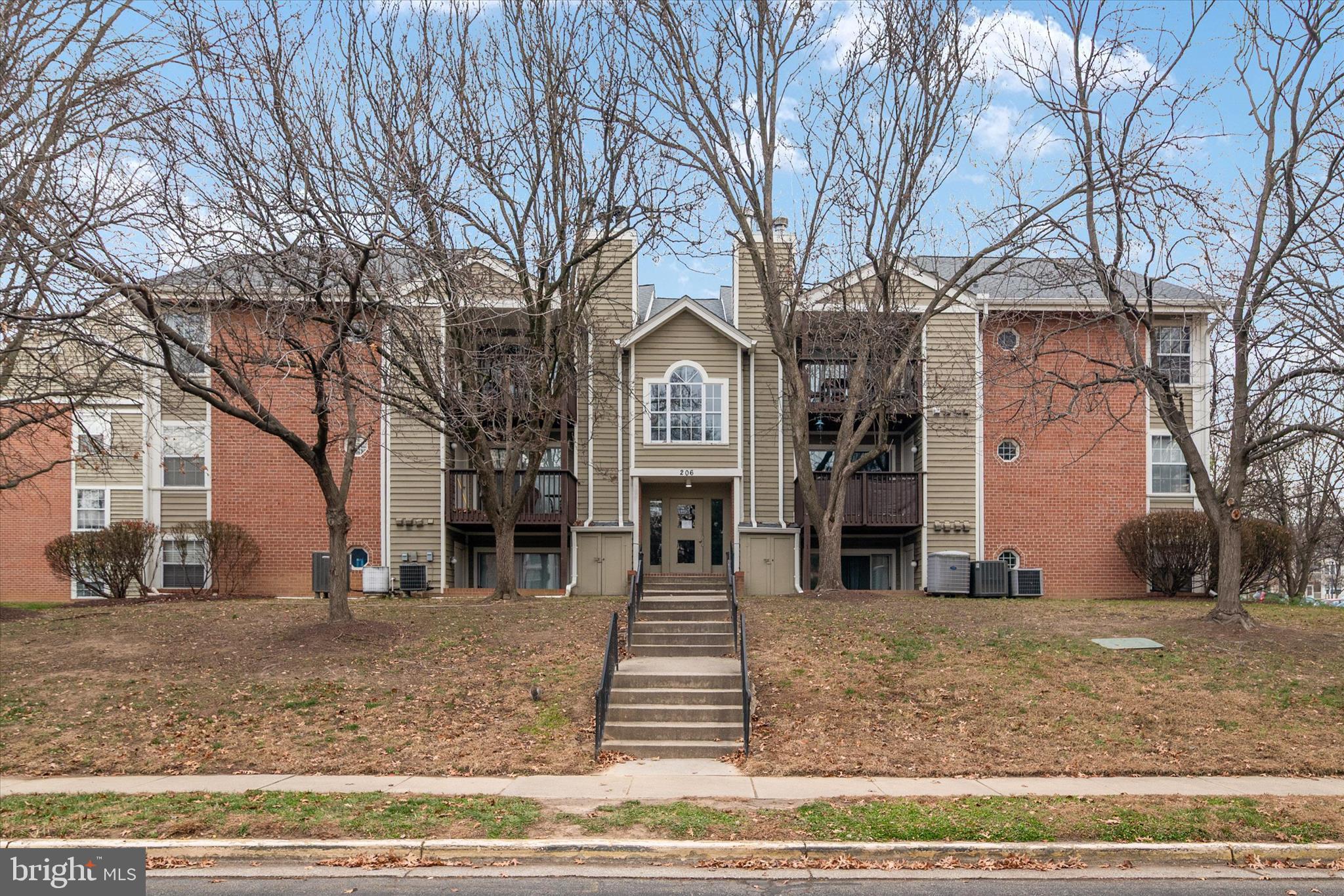 CROMWELL FOUNTAIN - Residential