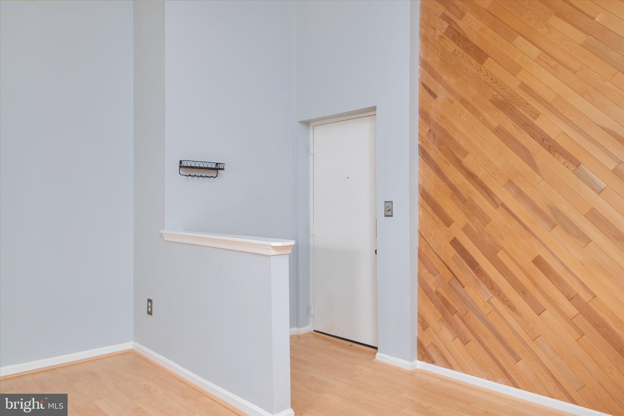 CROMWELL FOUNTAIN - Residential