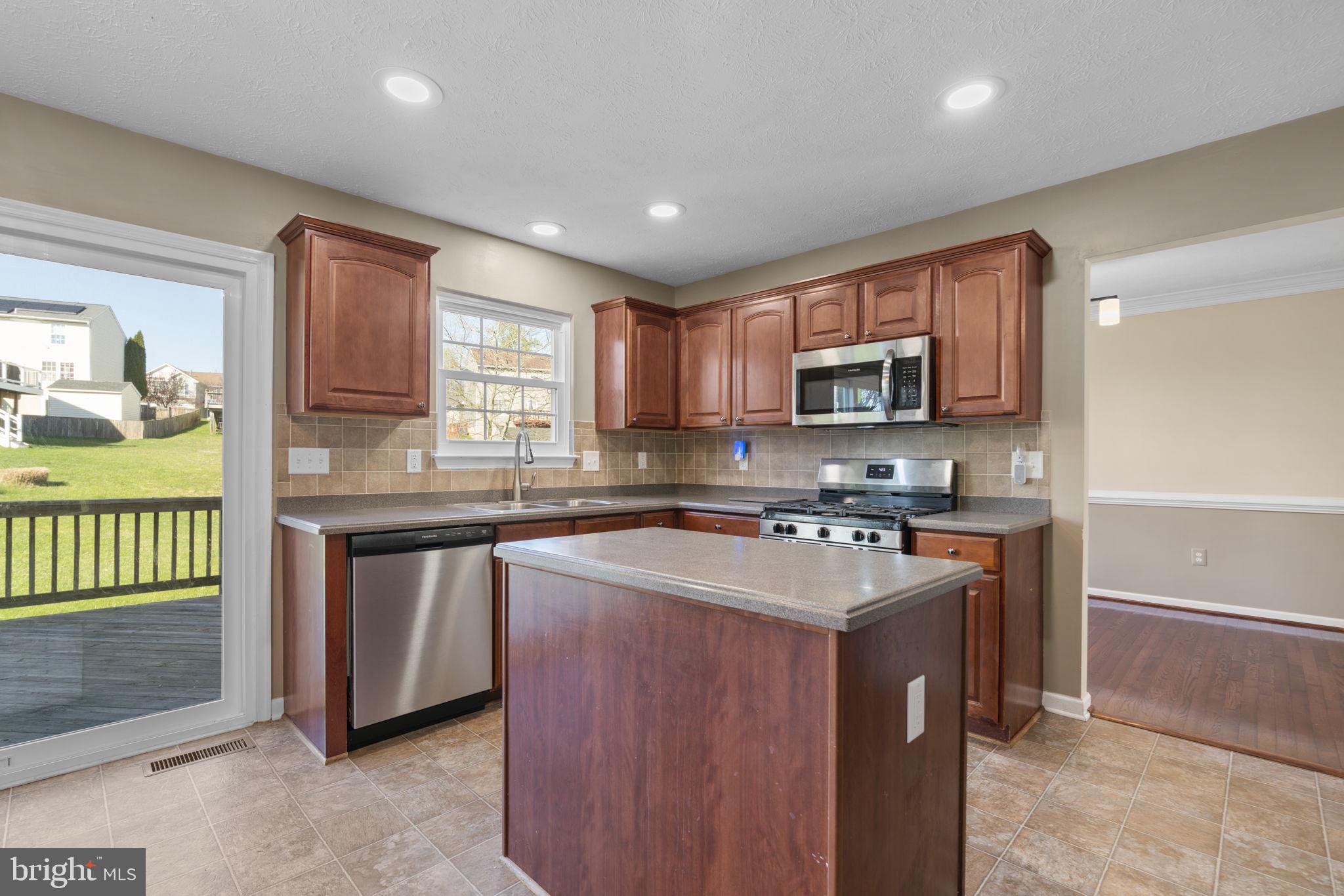 DEER RUN AT MAYFIELD - Residential