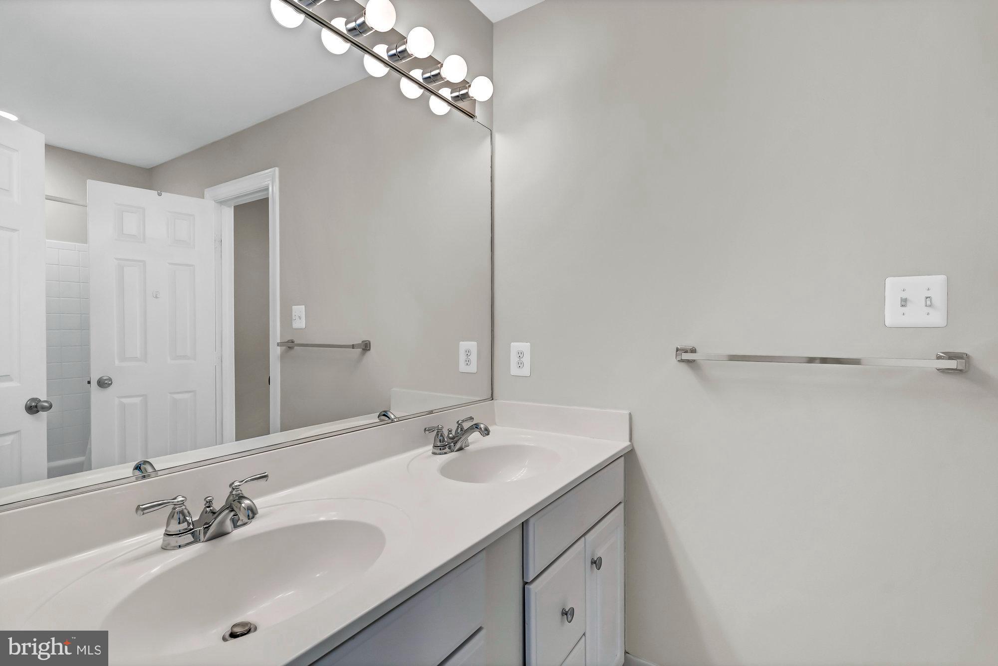 MANORS AT WOLF TRAP - Residential