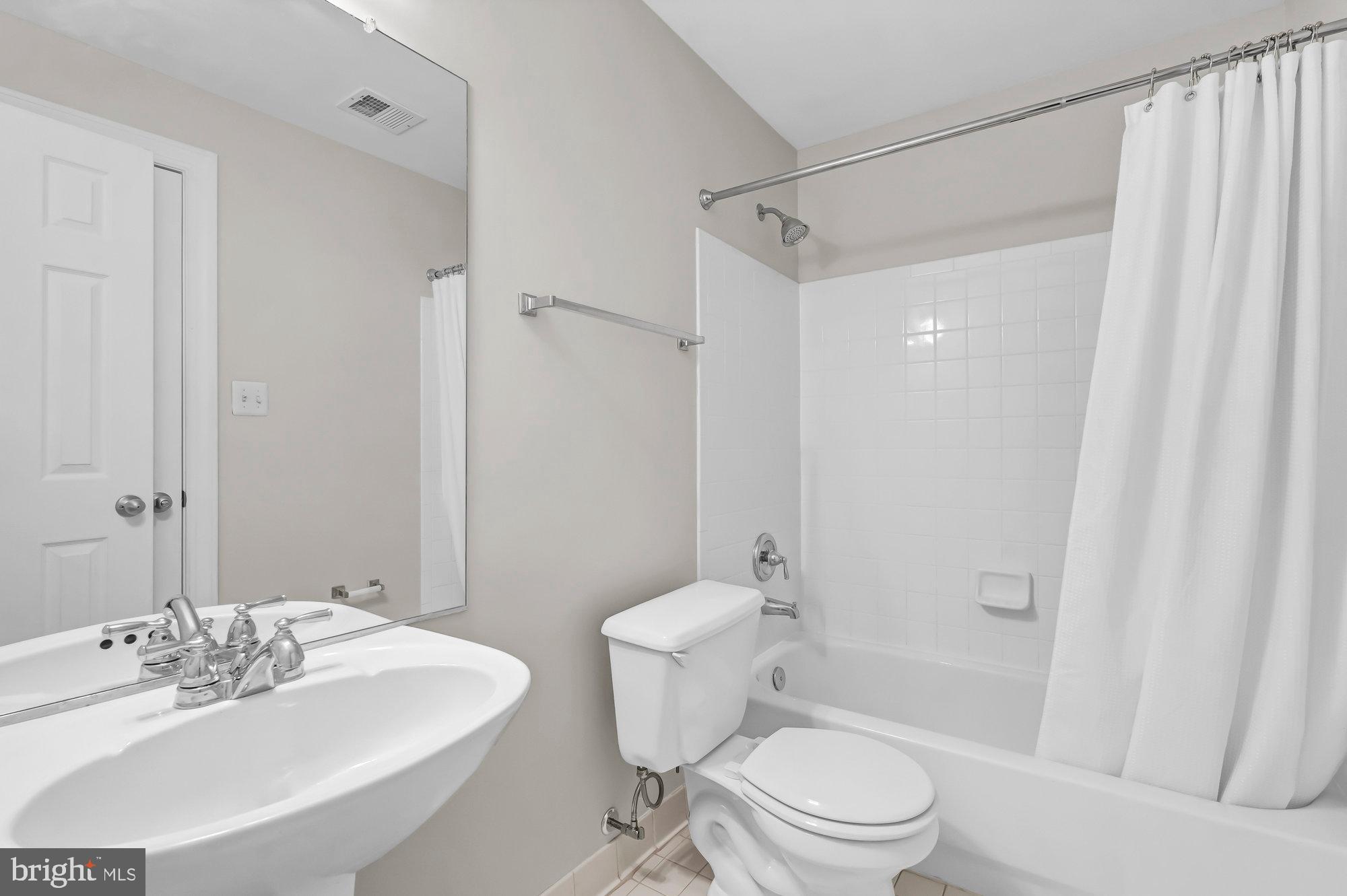 MANORS AT WOLF TRAP - Residential