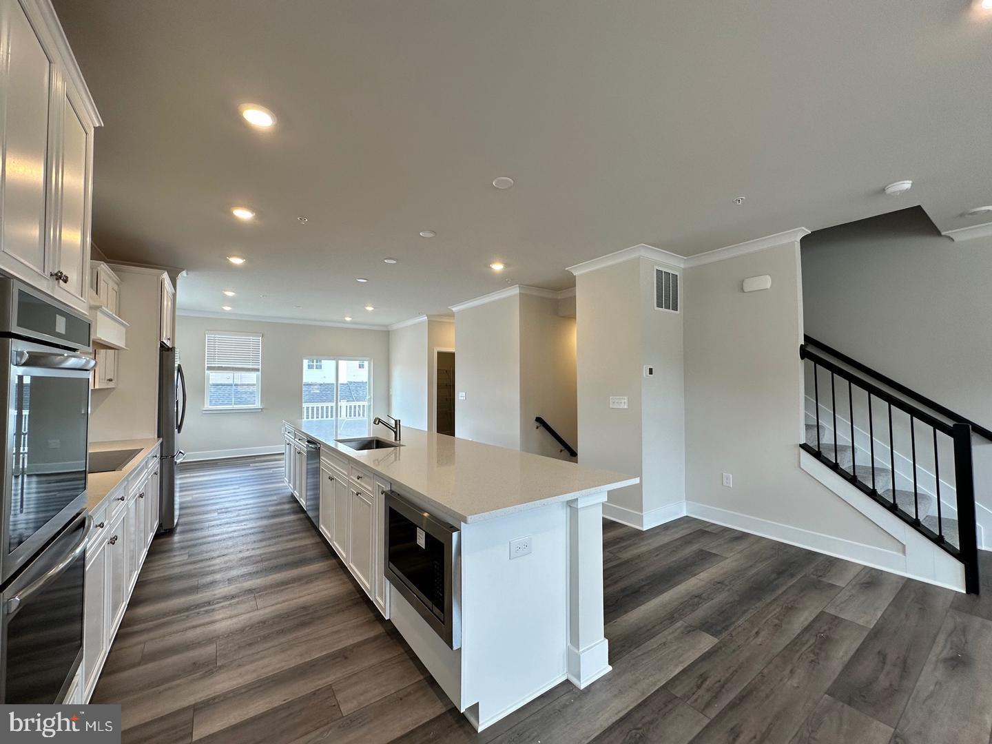 WHITE PLAINS - Residential