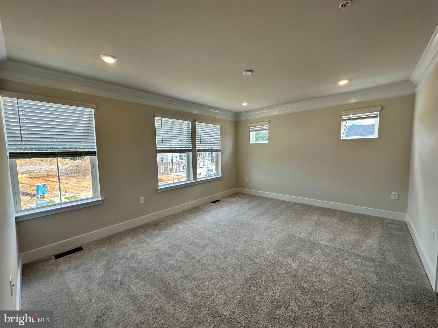 WHITE PLAINS - Residential