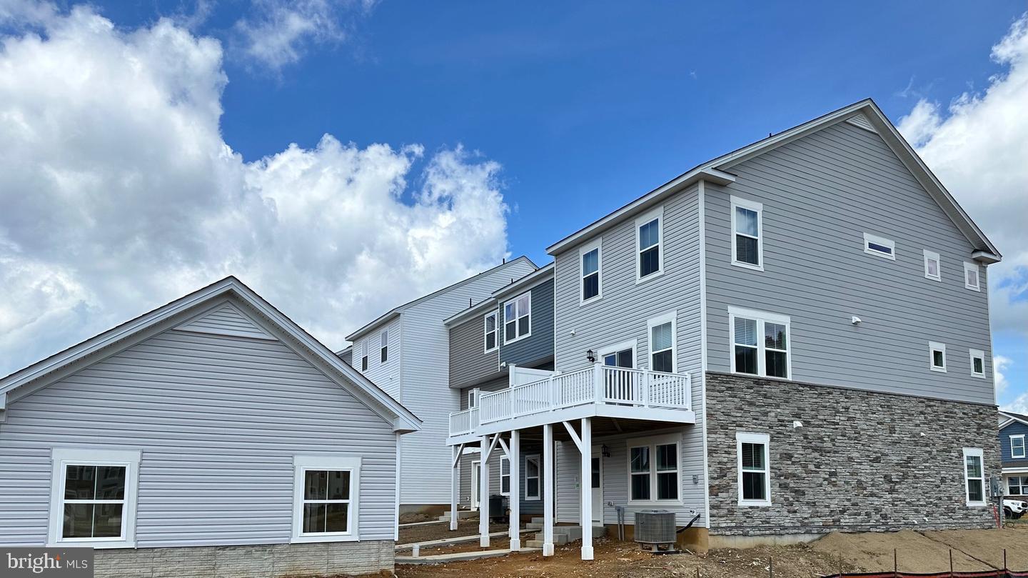 WHITE PLAINS - Residential