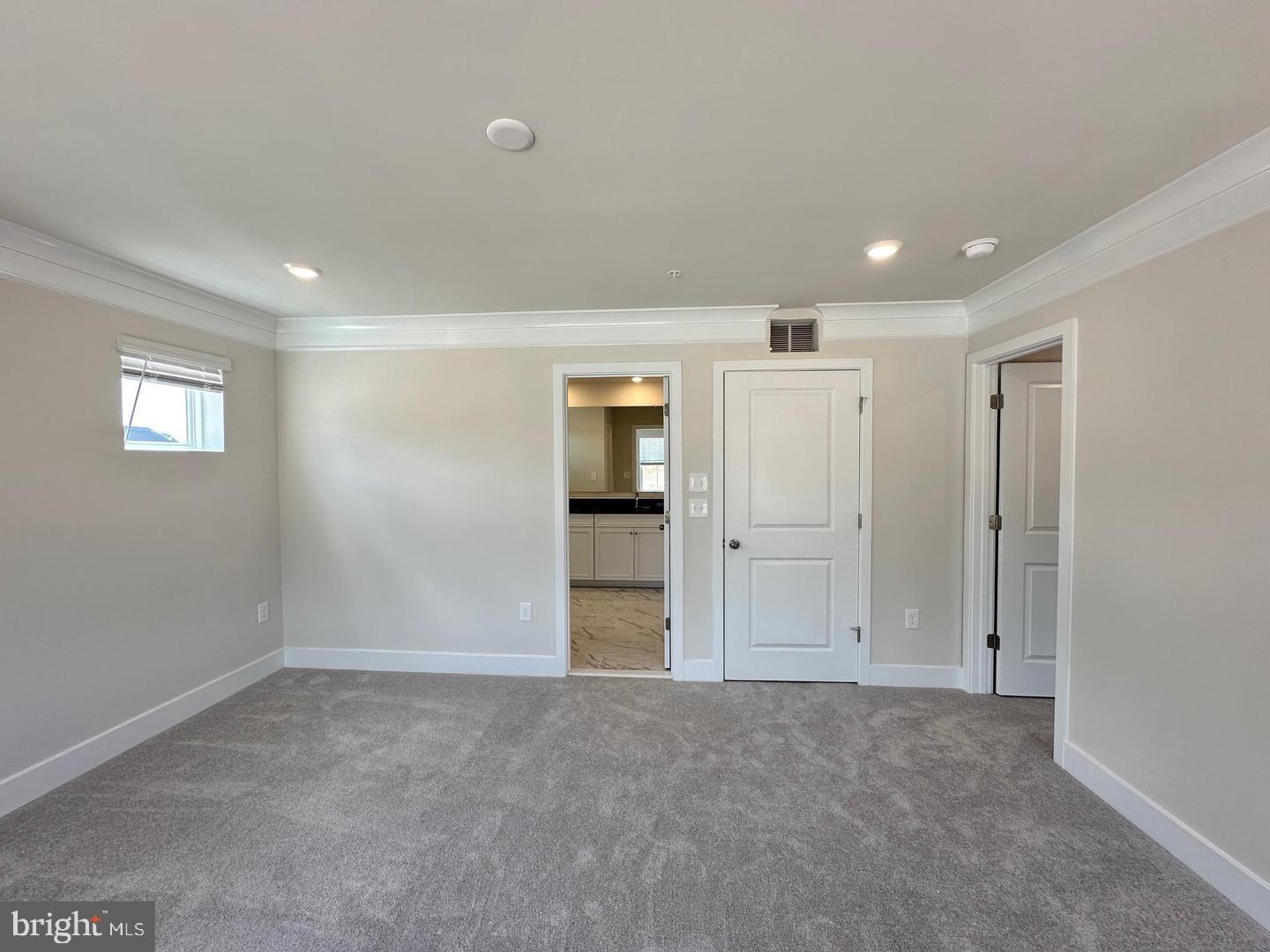 WHITE PLAINS - Residential