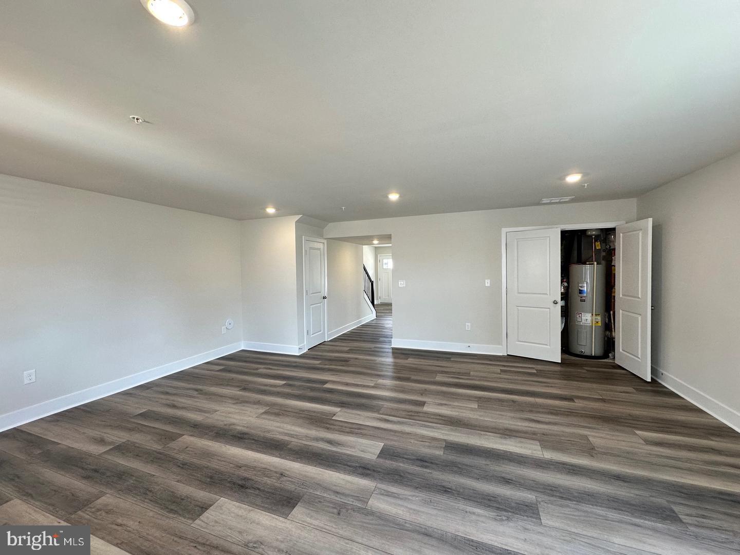 WHITE PLAINS - Residential