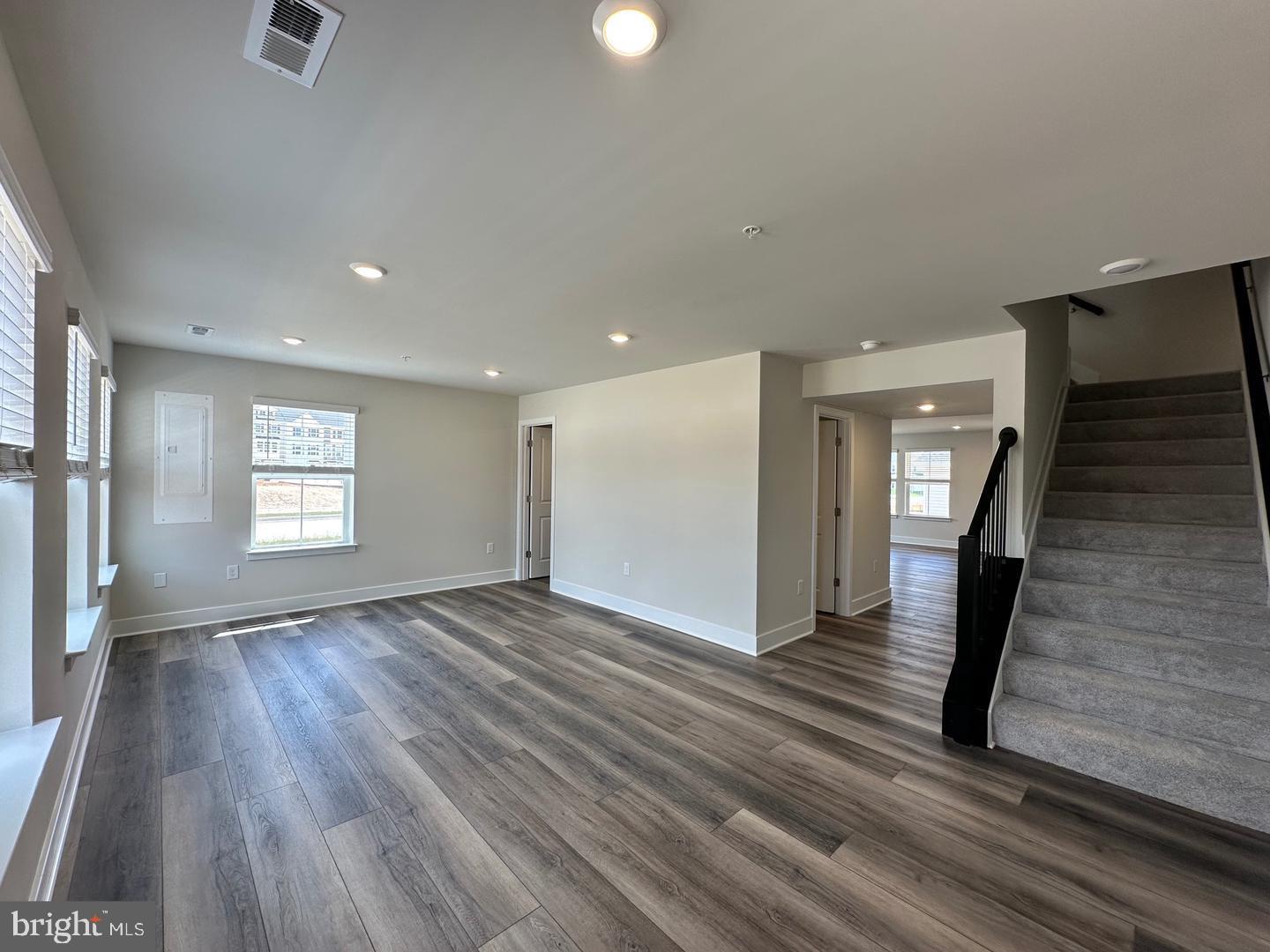 WHITE PLAINS - Residential