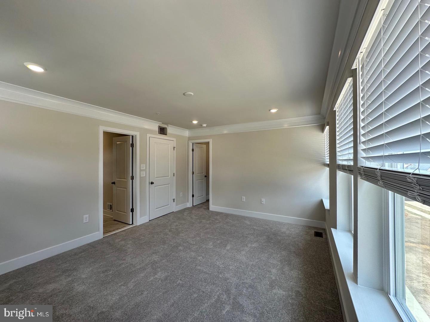 WHITE PLAINS - Residential