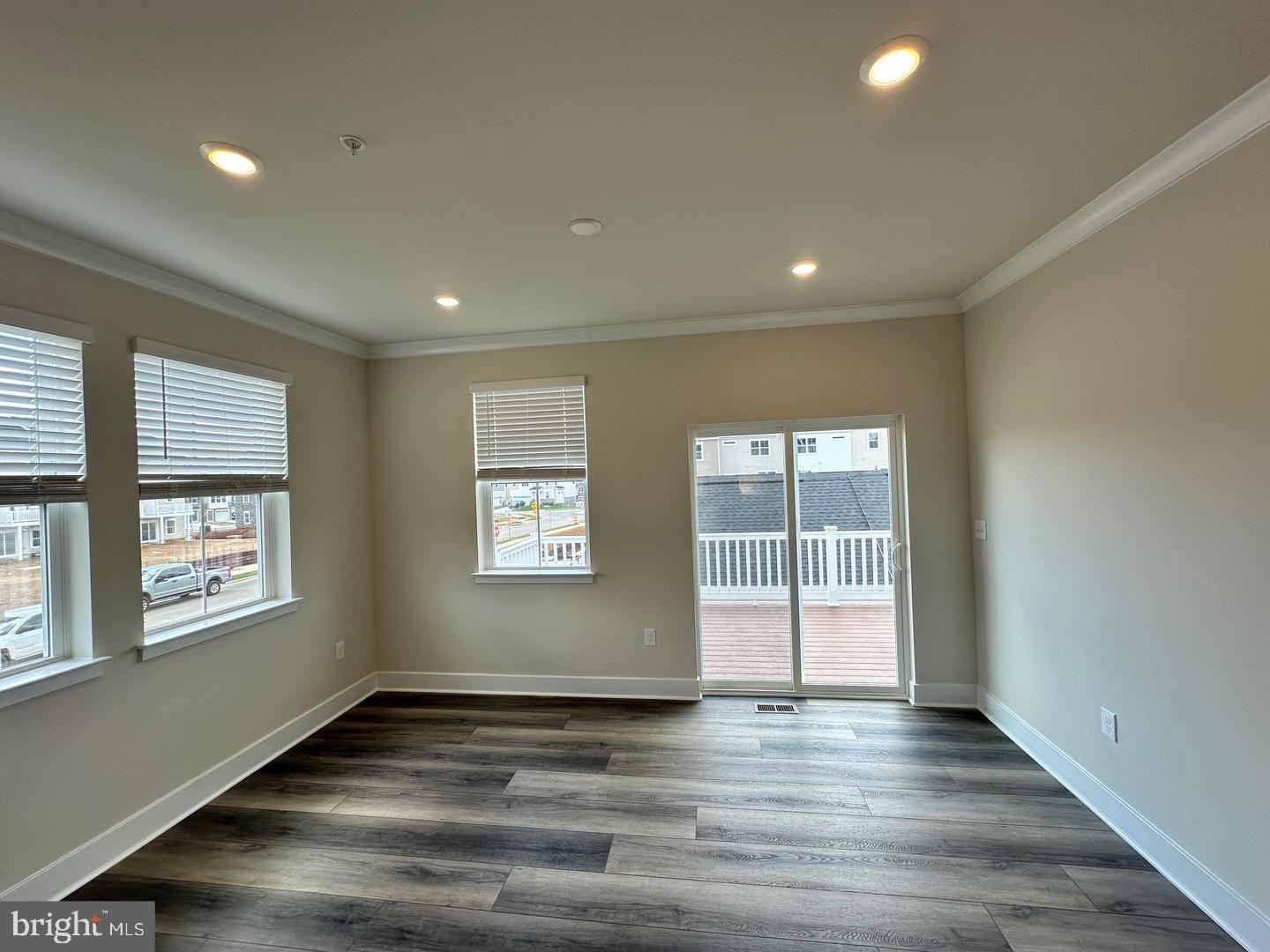 WHITE PLAINS - Residential