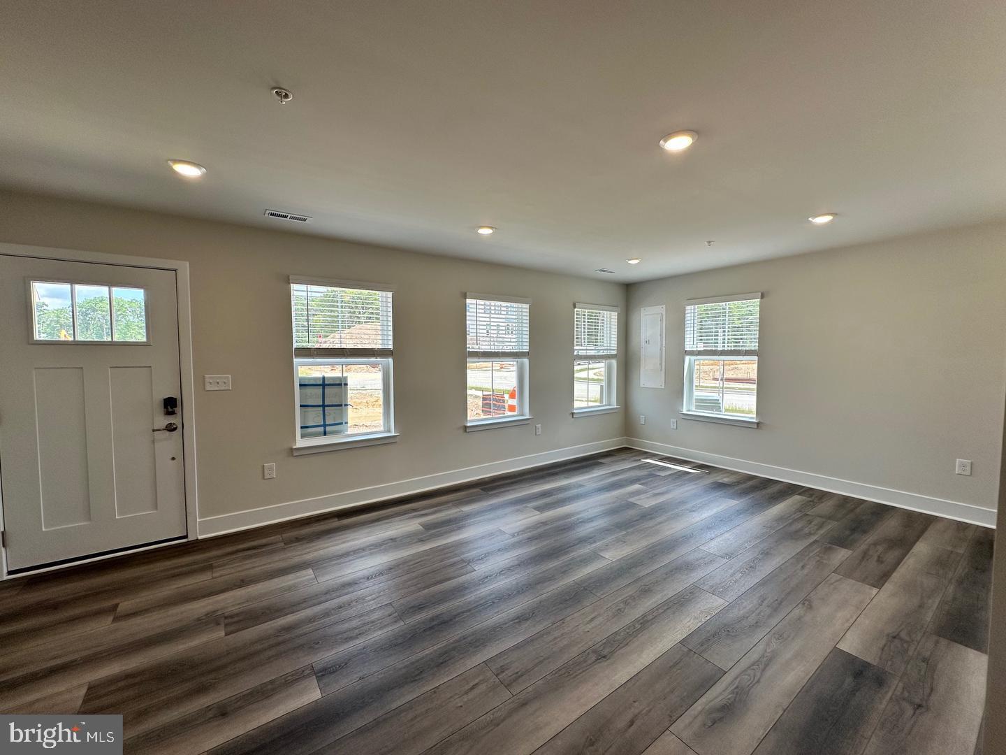 WHITE PLAINS - Residential