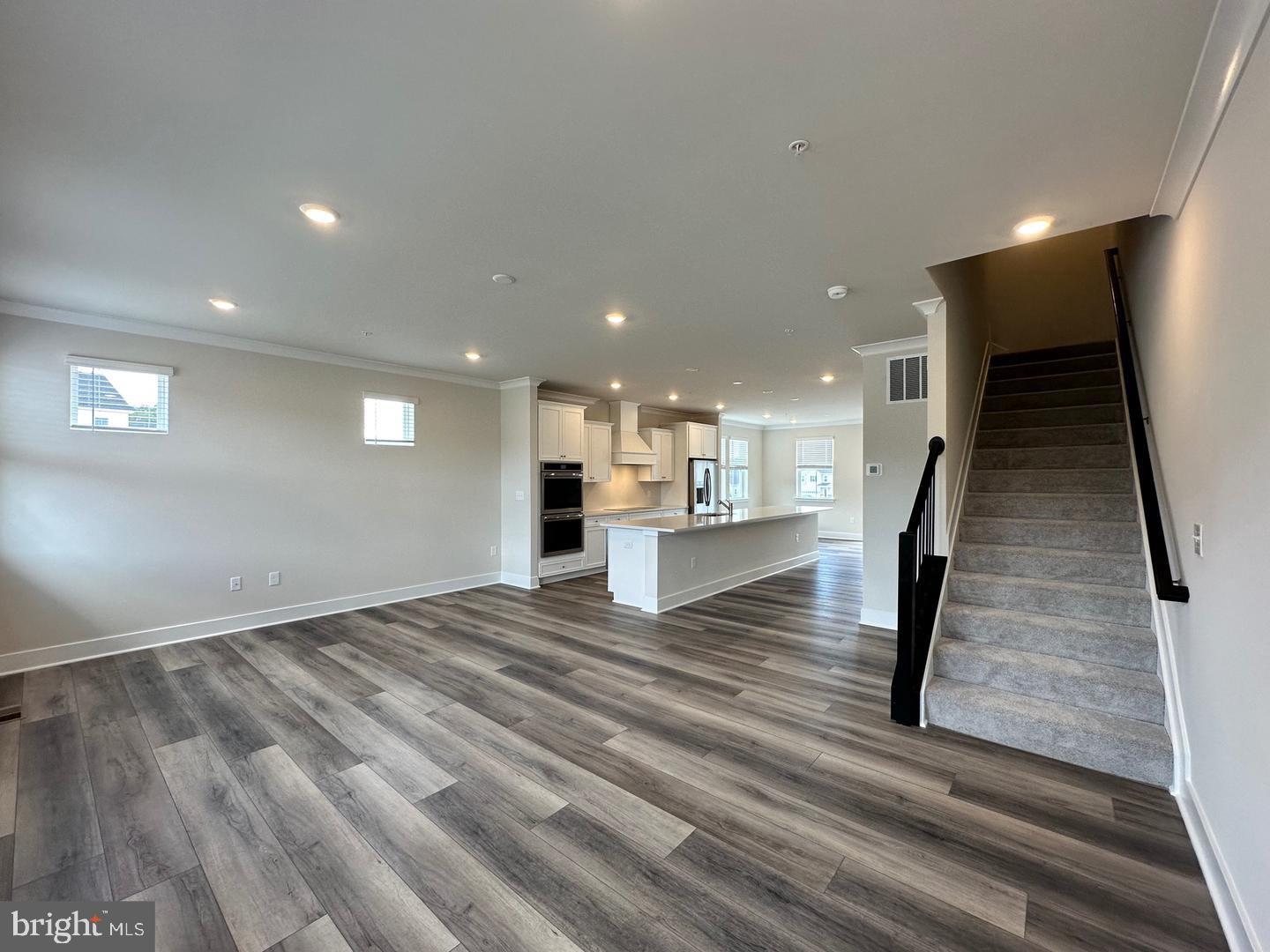 WHITE PLAINS - Residential