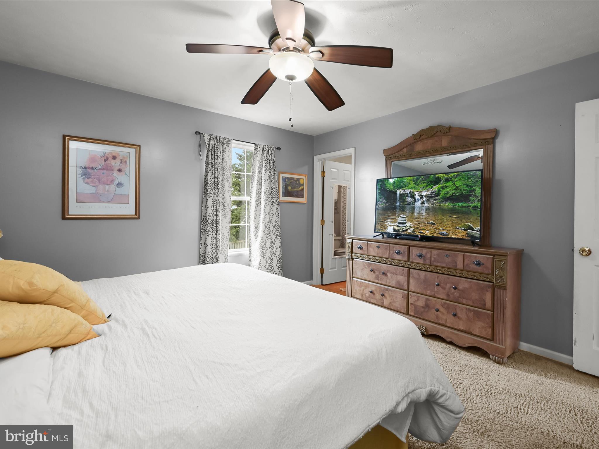 SARAHS CHOICE - Residential