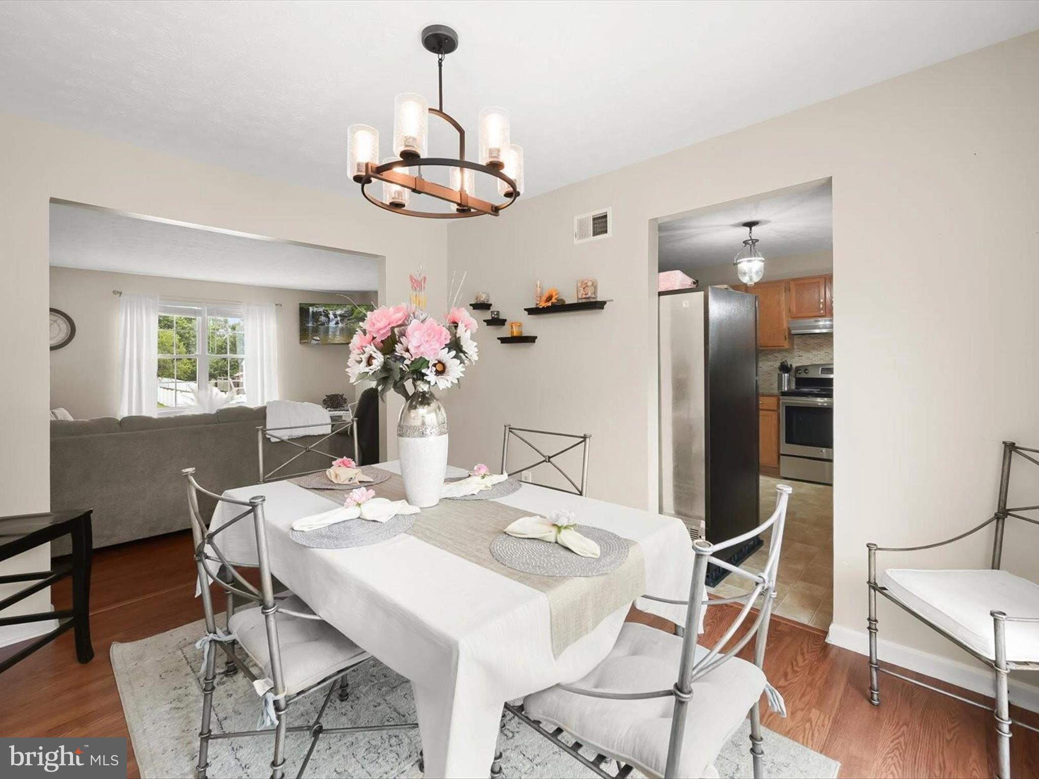 SARAHS CHOICE - Residential