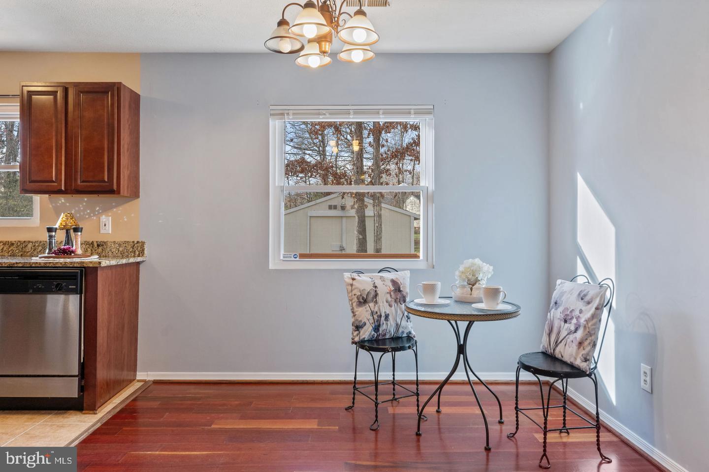 904 LAKEVIEW PARKWAY