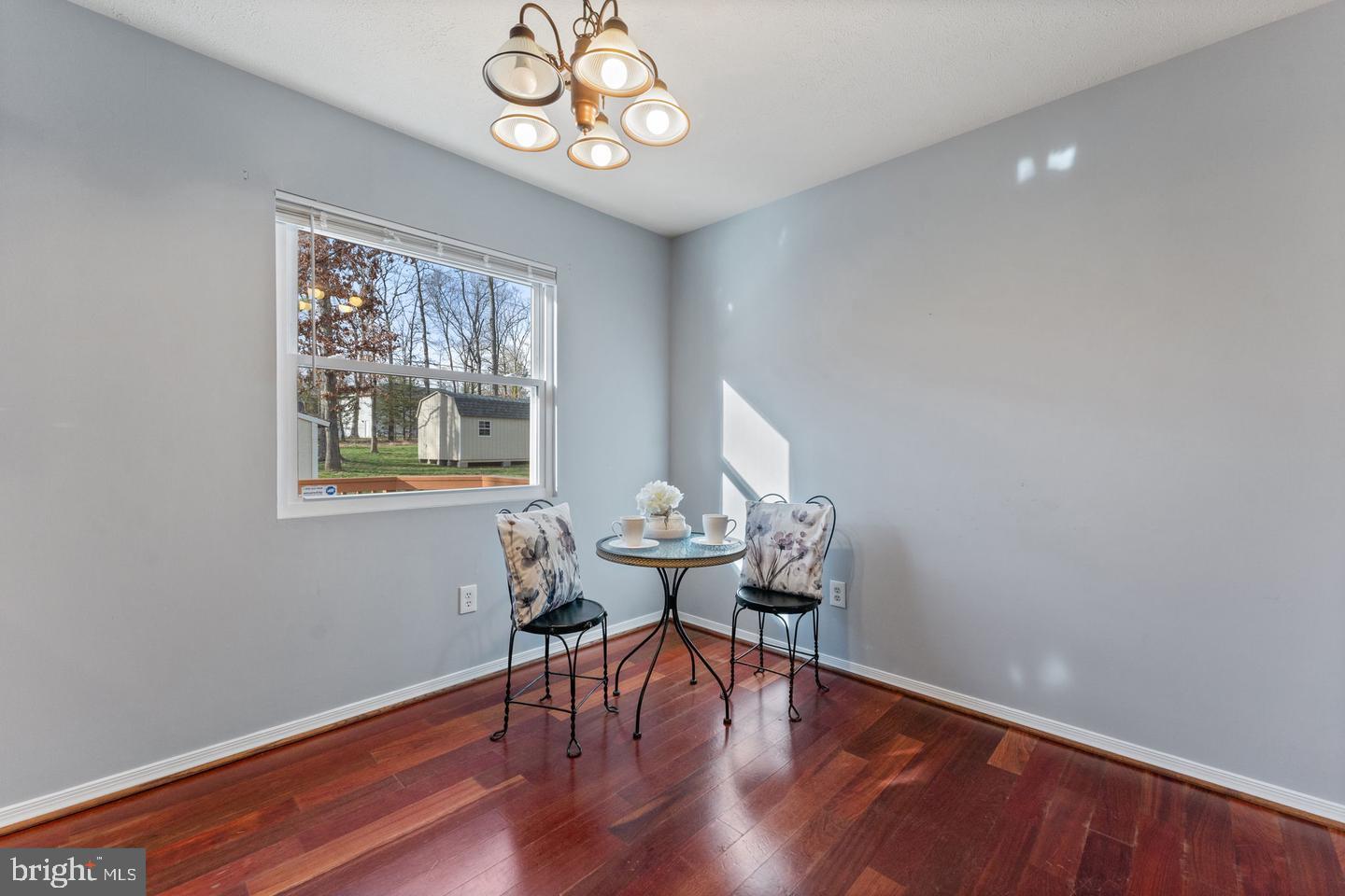 904 LAKEVIEW PARKWAY