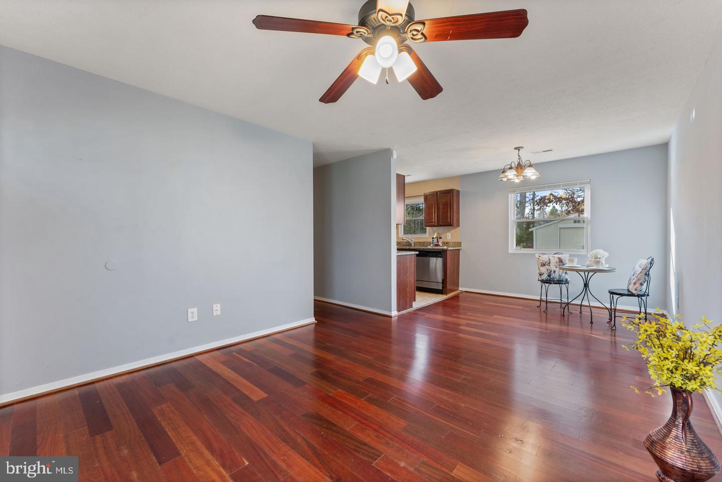 904 LAKEVIEW PARKWAY