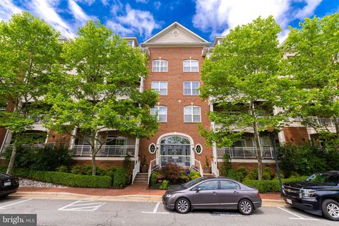 Condo For Rent - 5112 Donovan Drive #102<br/> ALEXANDRIA, VA 22304