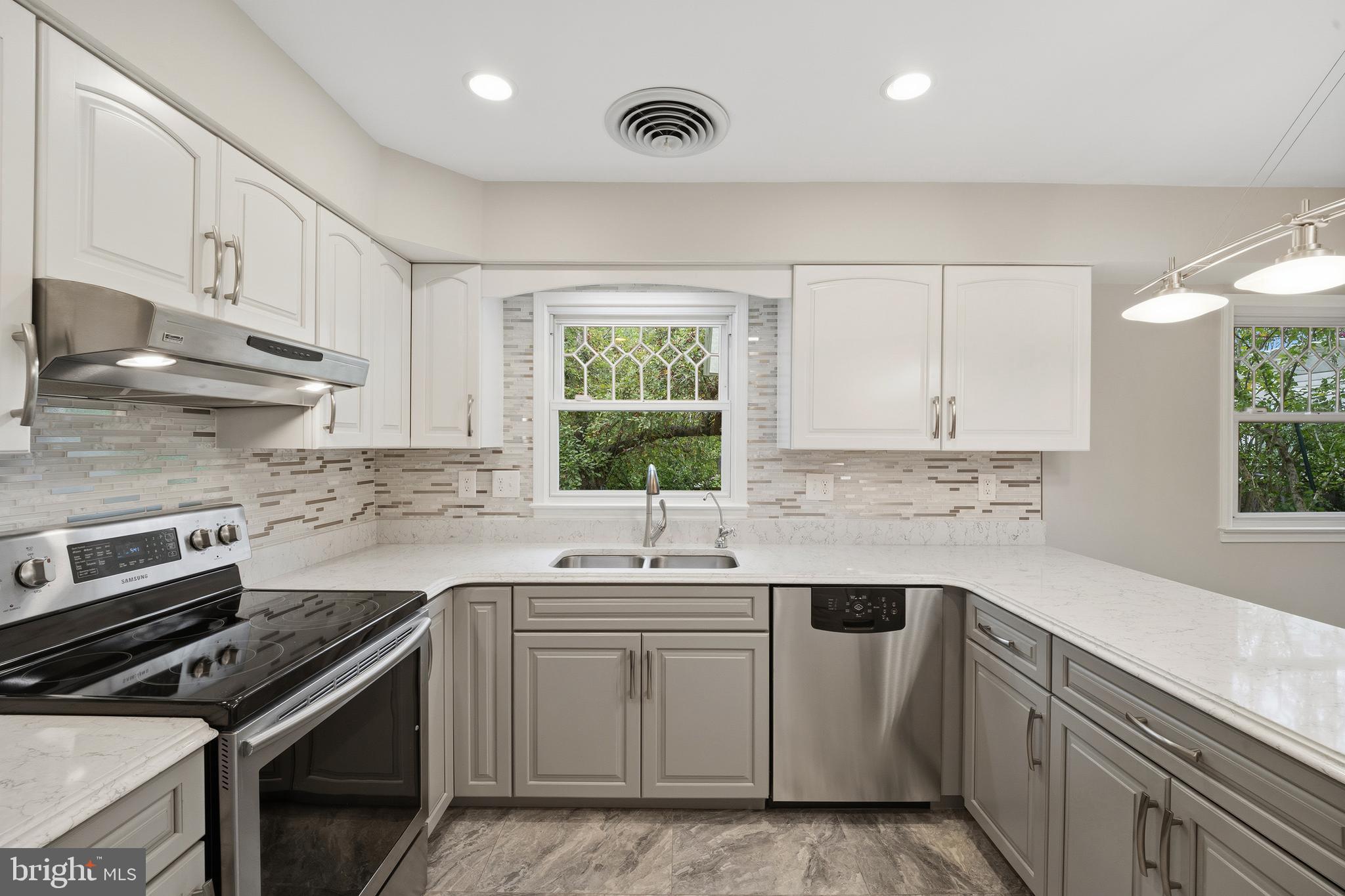 13106 PARKRIDGE CIRCLE