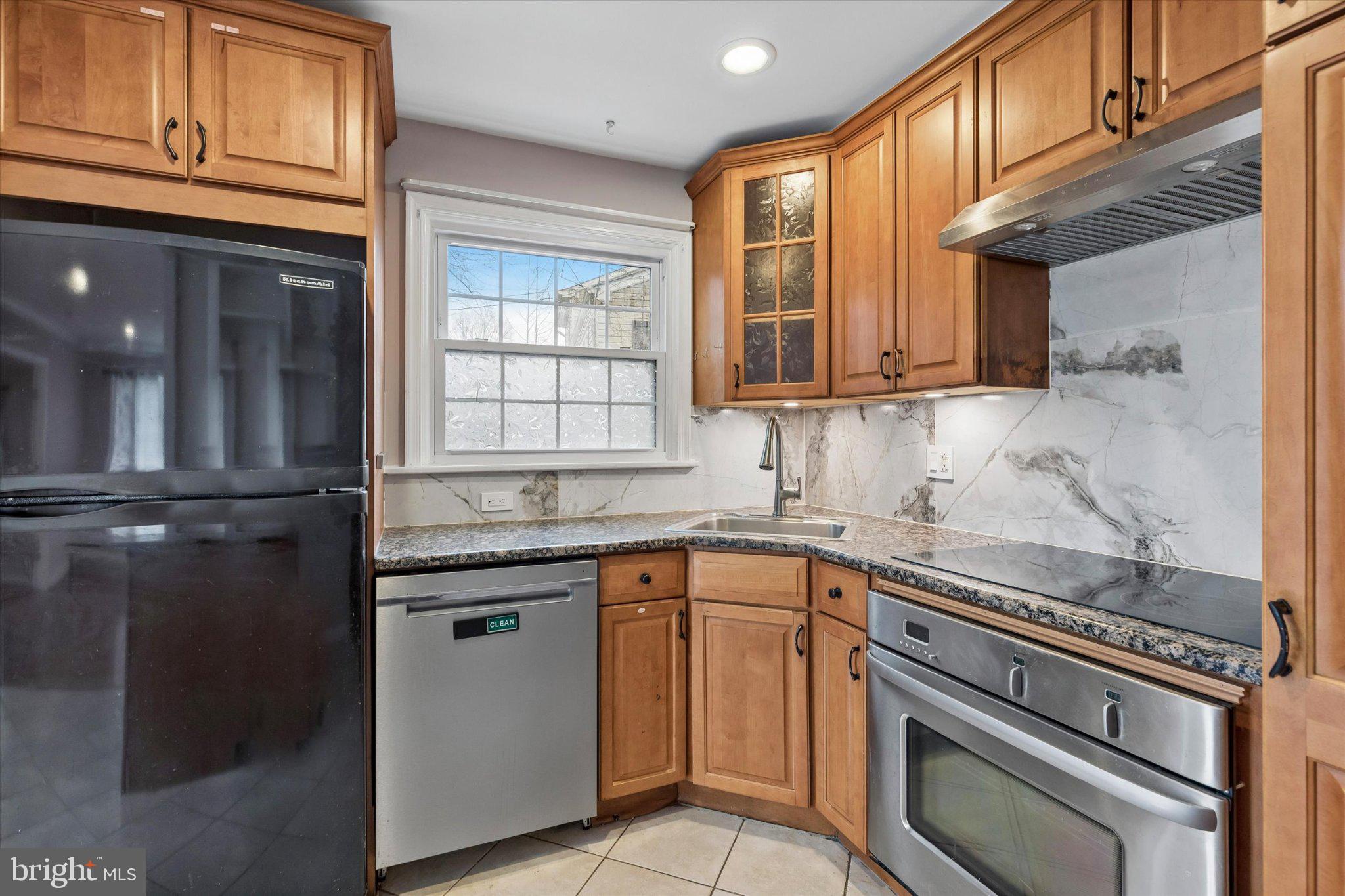 COLONIAL VIL - Residential