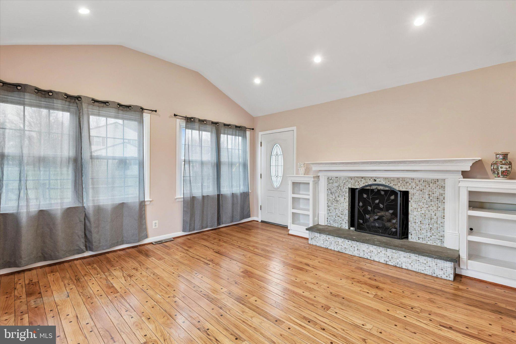 COLONIAL VIL - Residential