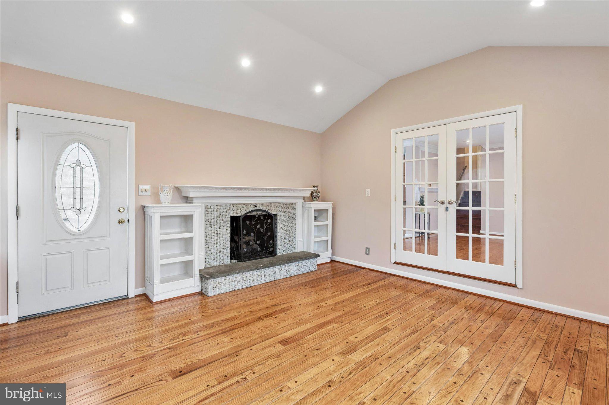 COLONIAL VIL - Residential