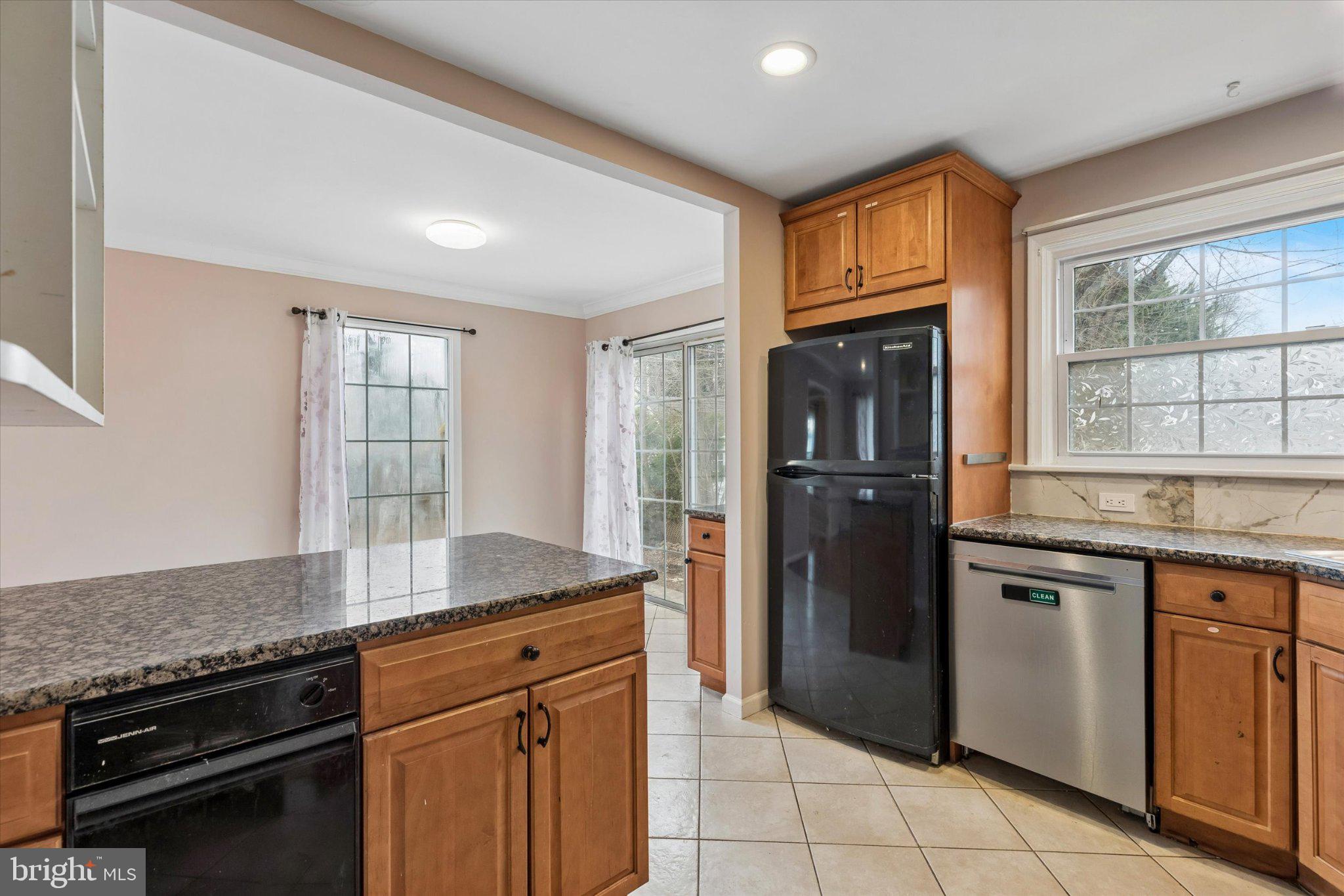 COLONIAL VIL - Residential