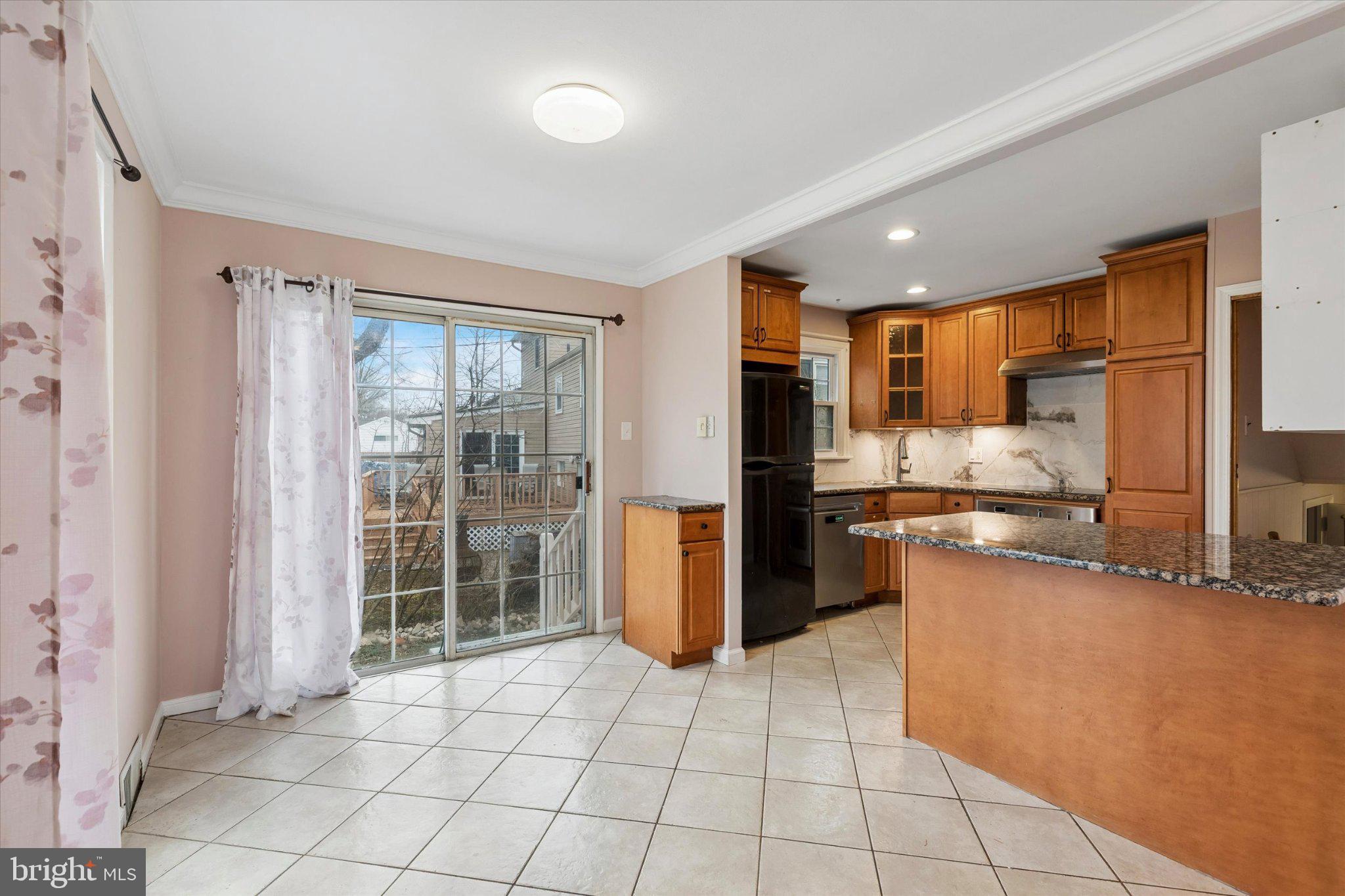 COLONIAL VIL - Residential