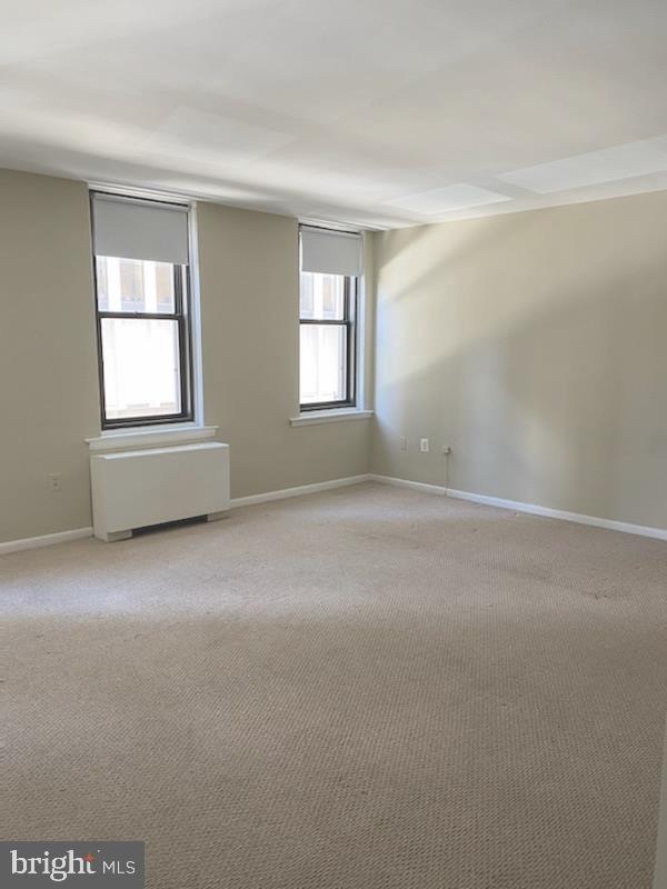 Spacious studio on Rittenhouse Square! Light-filled studio on Rittenhouse Square. This home offers a generously sized living area with oversized windows and great closet space; a separate and fully-equipped kitchen; and a full hall bathroom with a single vanity and shower/tub. 10 month lease now available- perfect for university students! Residents of The Wellington enjoy the security of a 24-hour doorman and on-site management.