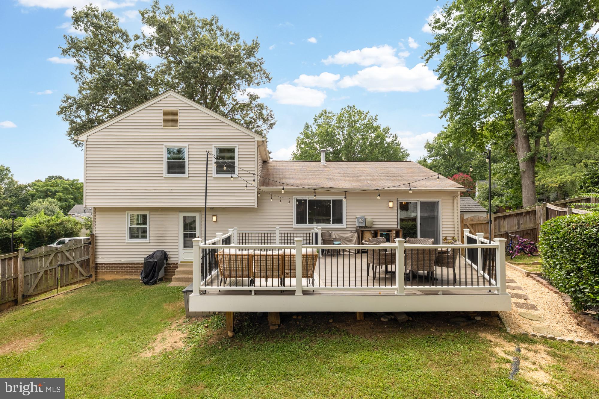 STONEYBROOKE - Residential